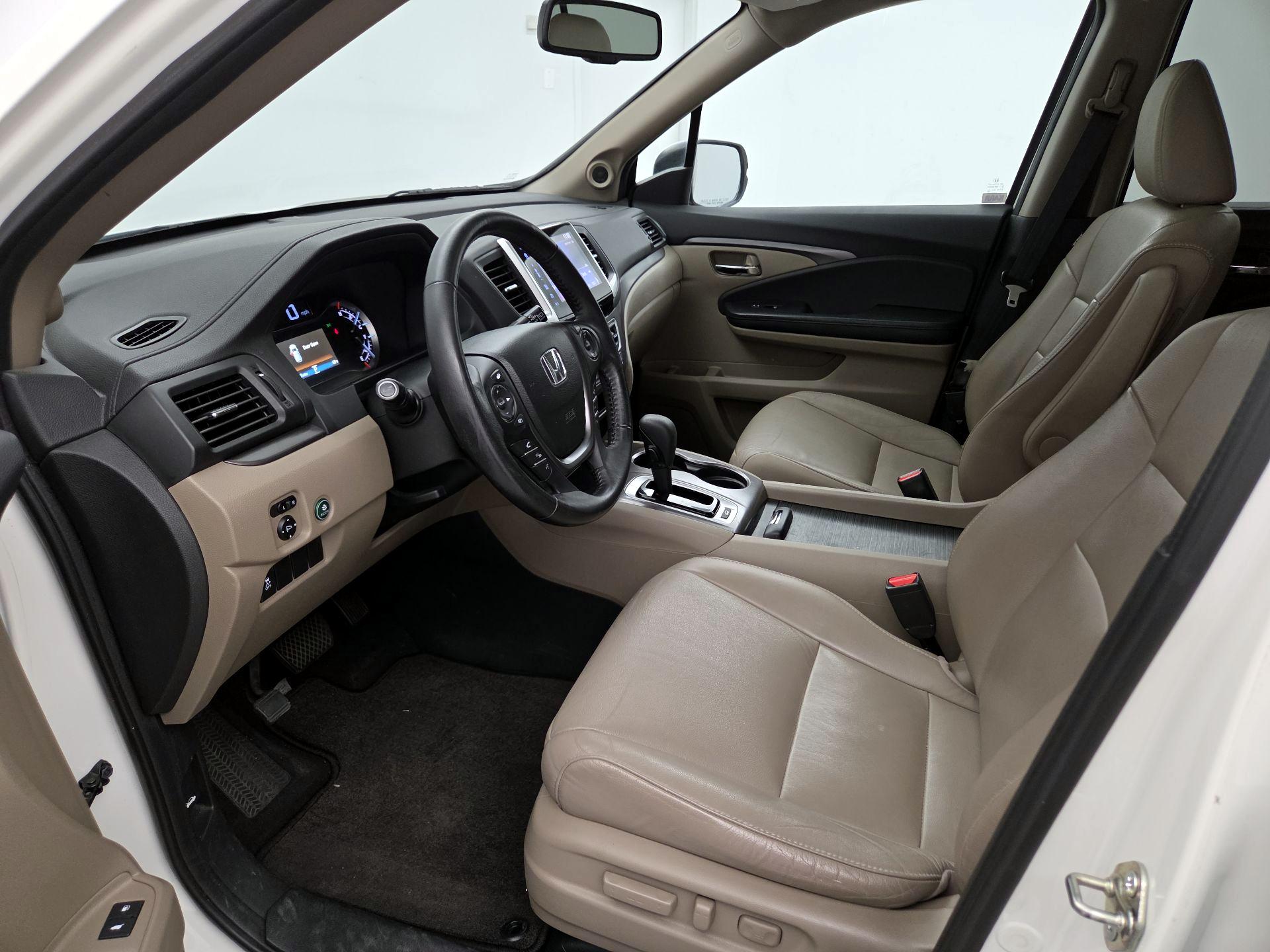 Thumbnail: 2017 Honda Pilot - 11