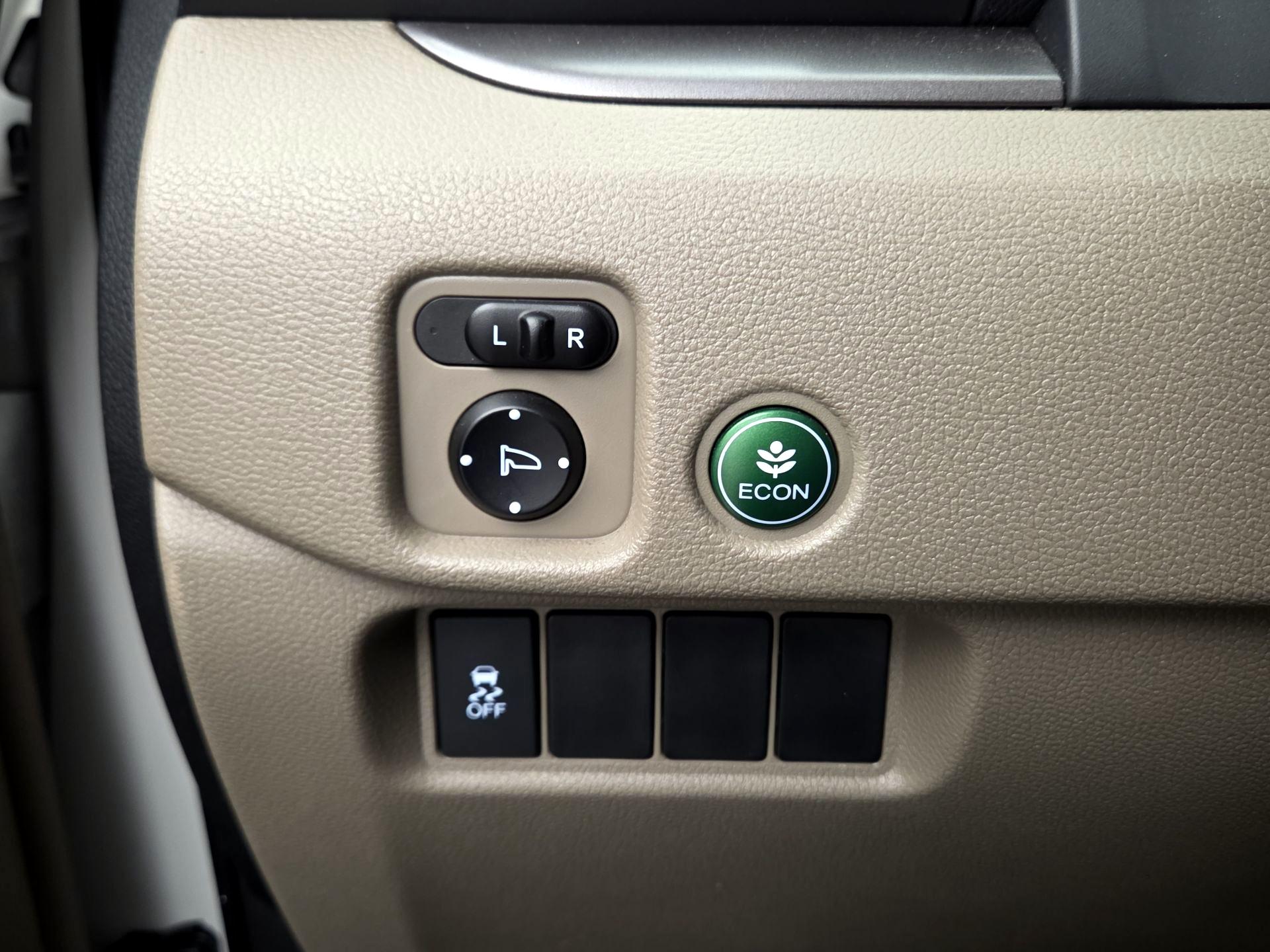 Thumbnail: 2017 Honda Pilot - 13