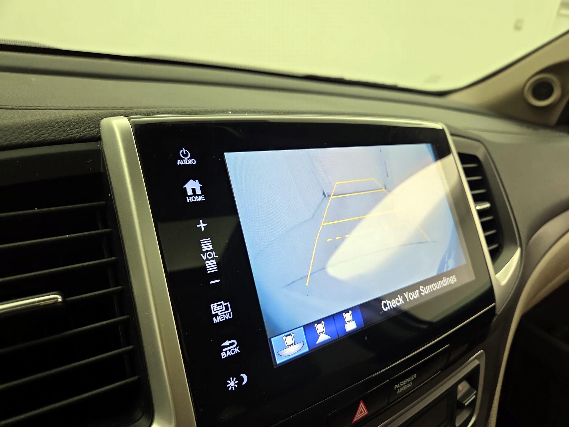 Thumbnail: 2017 Honda Pilot - 15