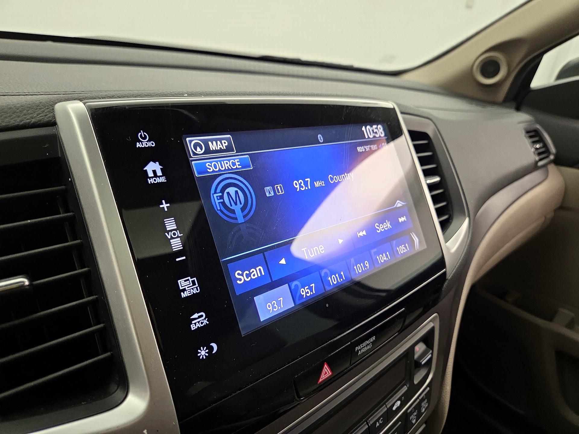 Thumbnail: 2017 Honda Pilot - 16