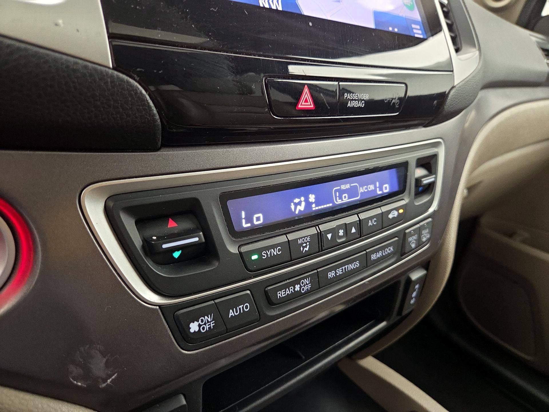 Thumbnail: 2017 Honda Pilot - 17