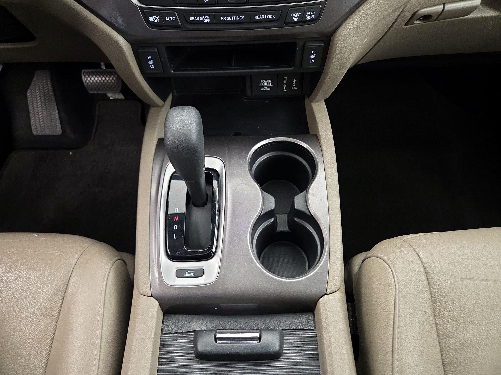 Thumbnail: 2017 Honda Pilot - 18