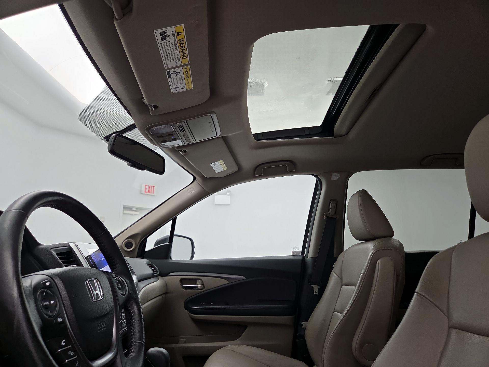 Thumbnail: 2017 Honda Pilot - 20