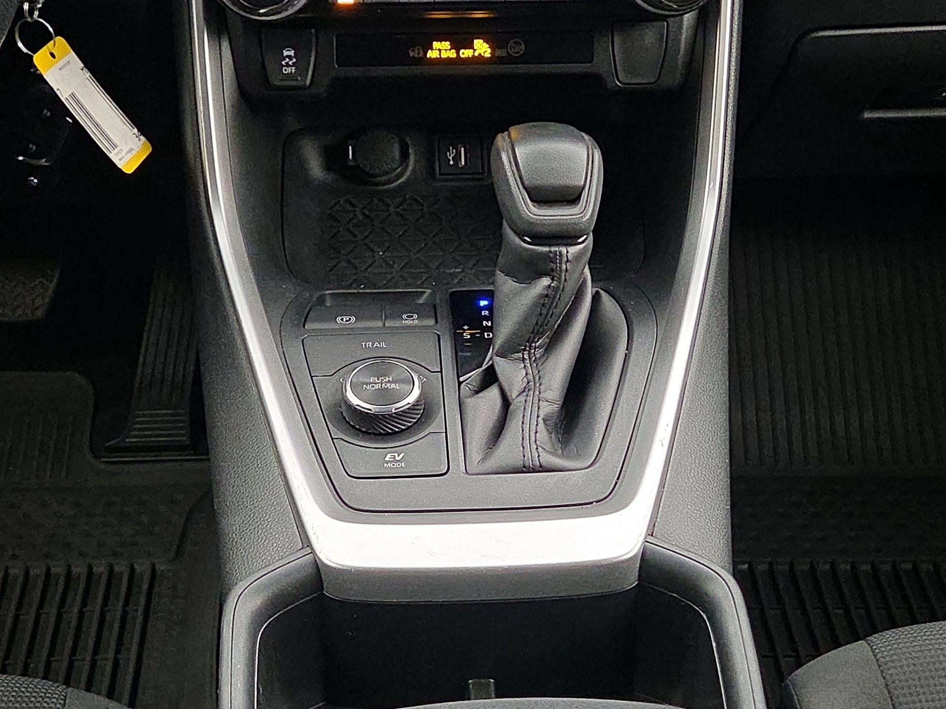 Thumbnail: 2023 Toyota RAV4 - 17