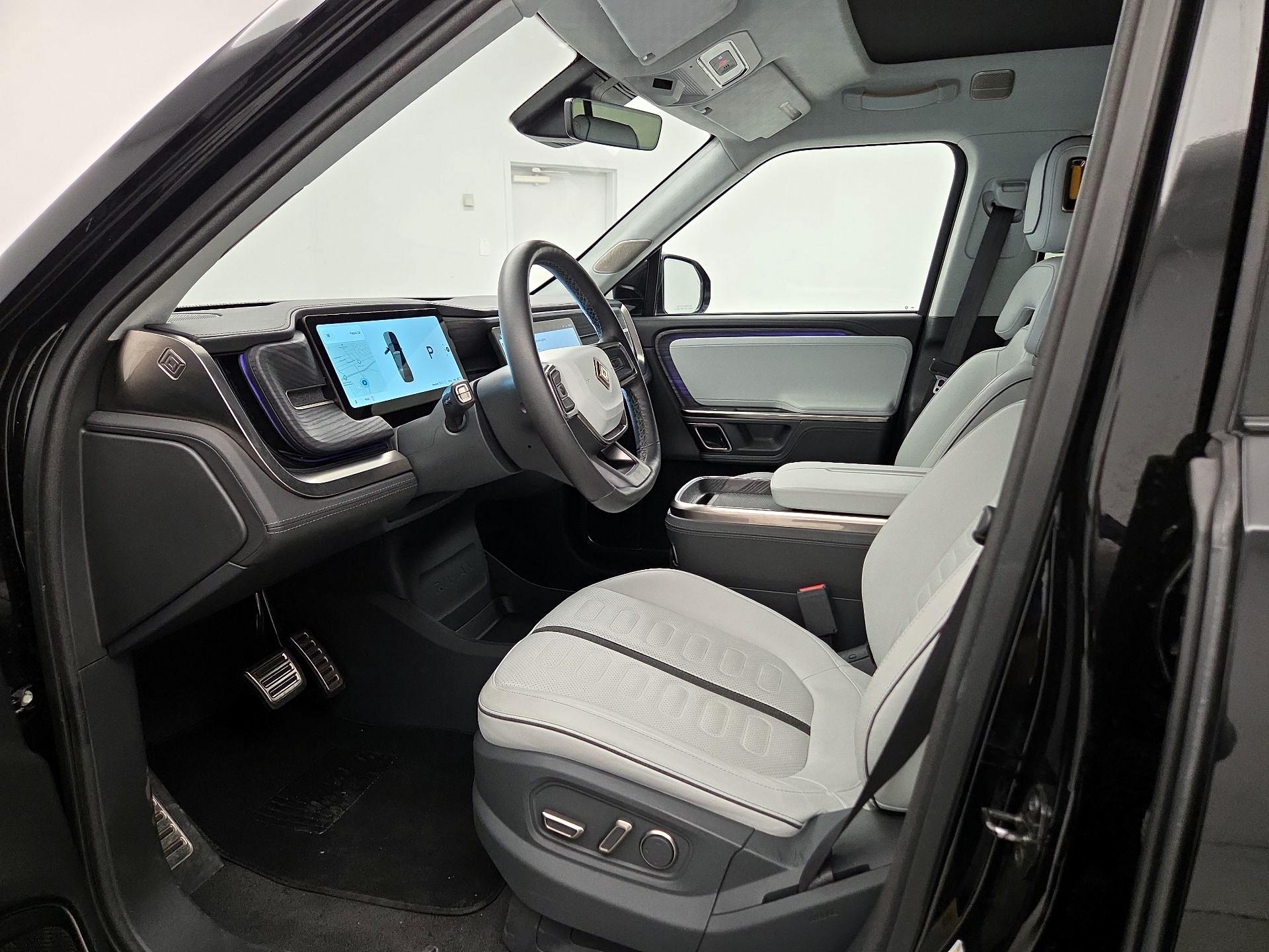 Thumbnail: 2023 Rivian R1S - 11