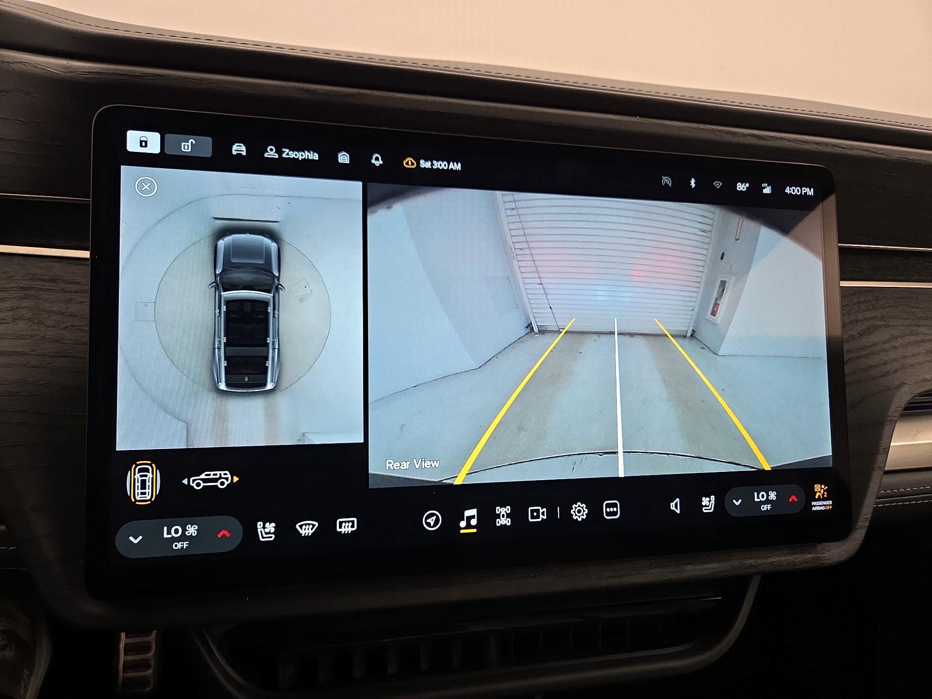 Thumbnail: 2023 Rivian R1S - 14