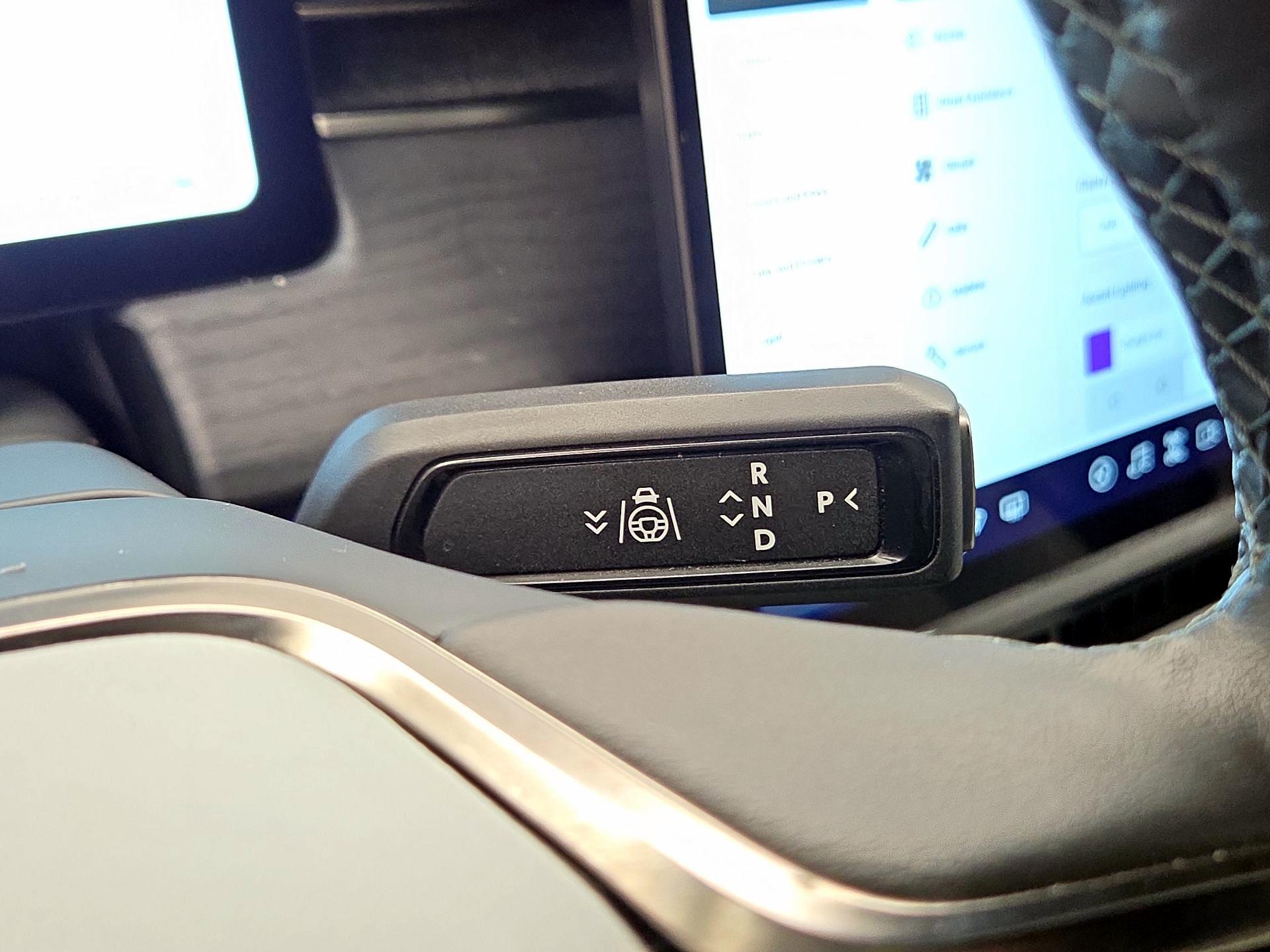 Thumbnail: 2023 Rivian R1S - 17