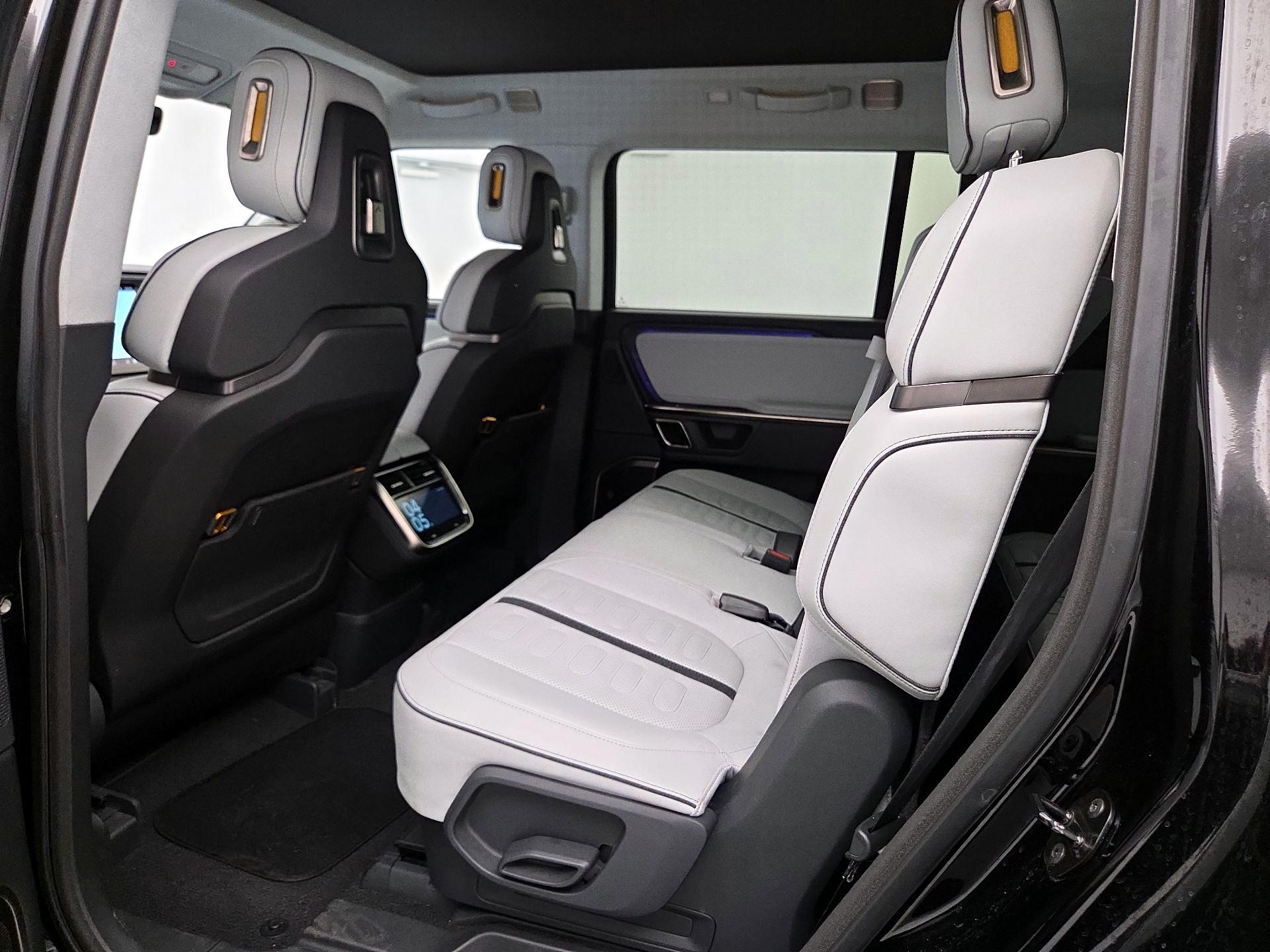 Thumbnail: 2023 Rivian R1S - 18