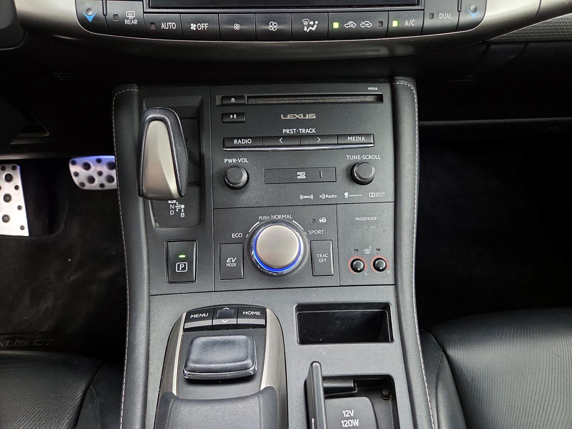 Thumbnail: 2015 Lexus CT - 18