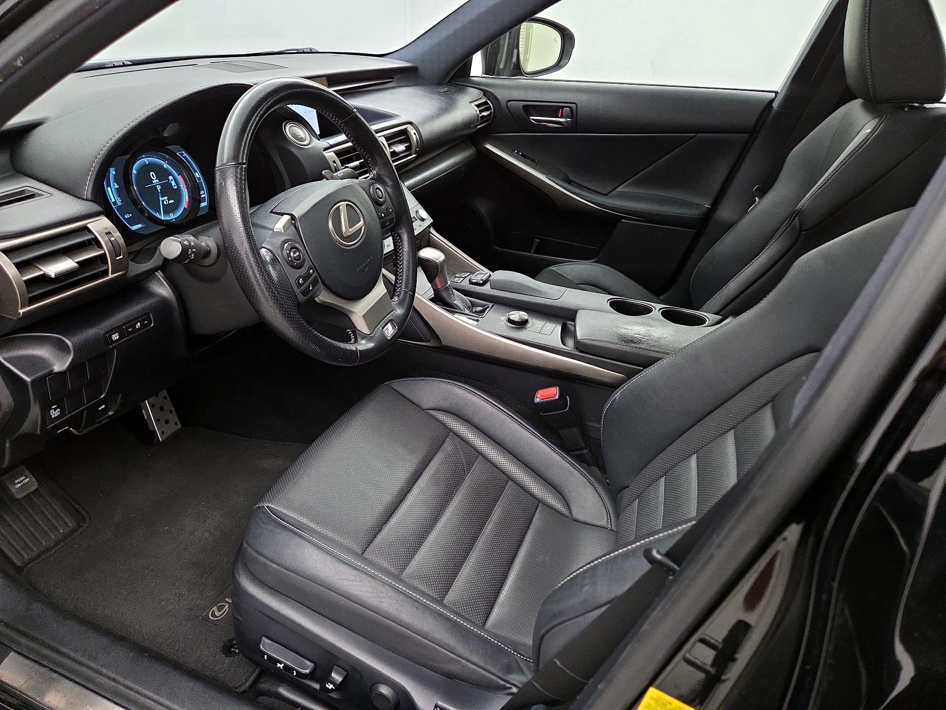 Thumbnail: 2016 Lexus IS - 11