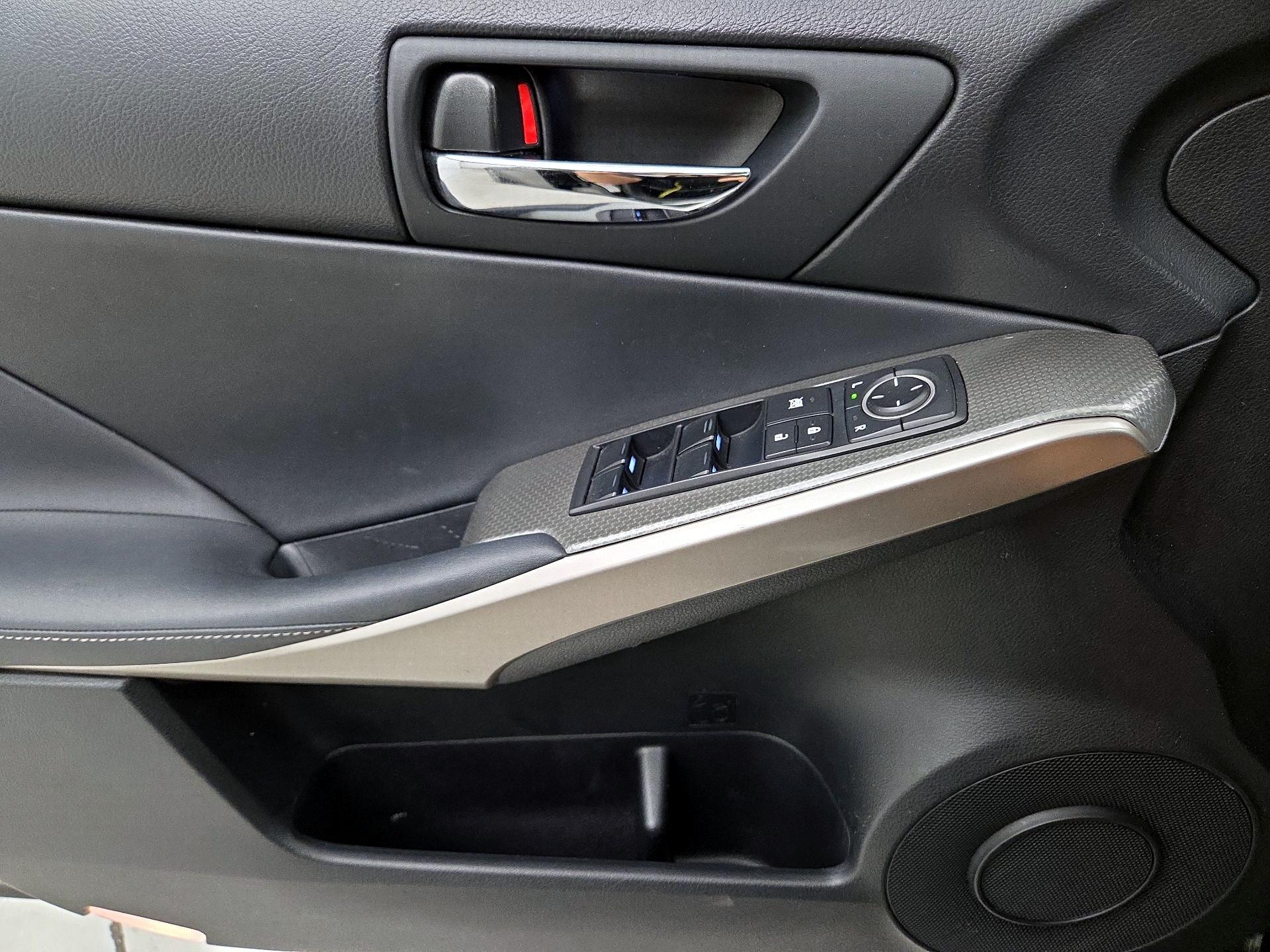 Thumbnail: 2016 Lexus IS - 12