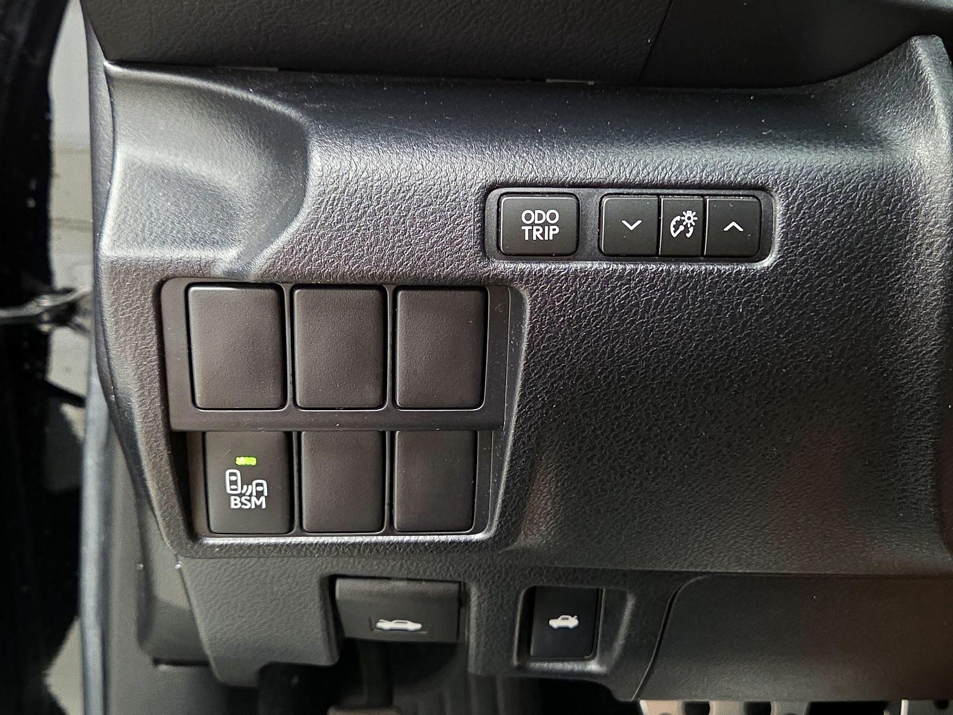 Thumbnail: 2016 Lexus IS - 13