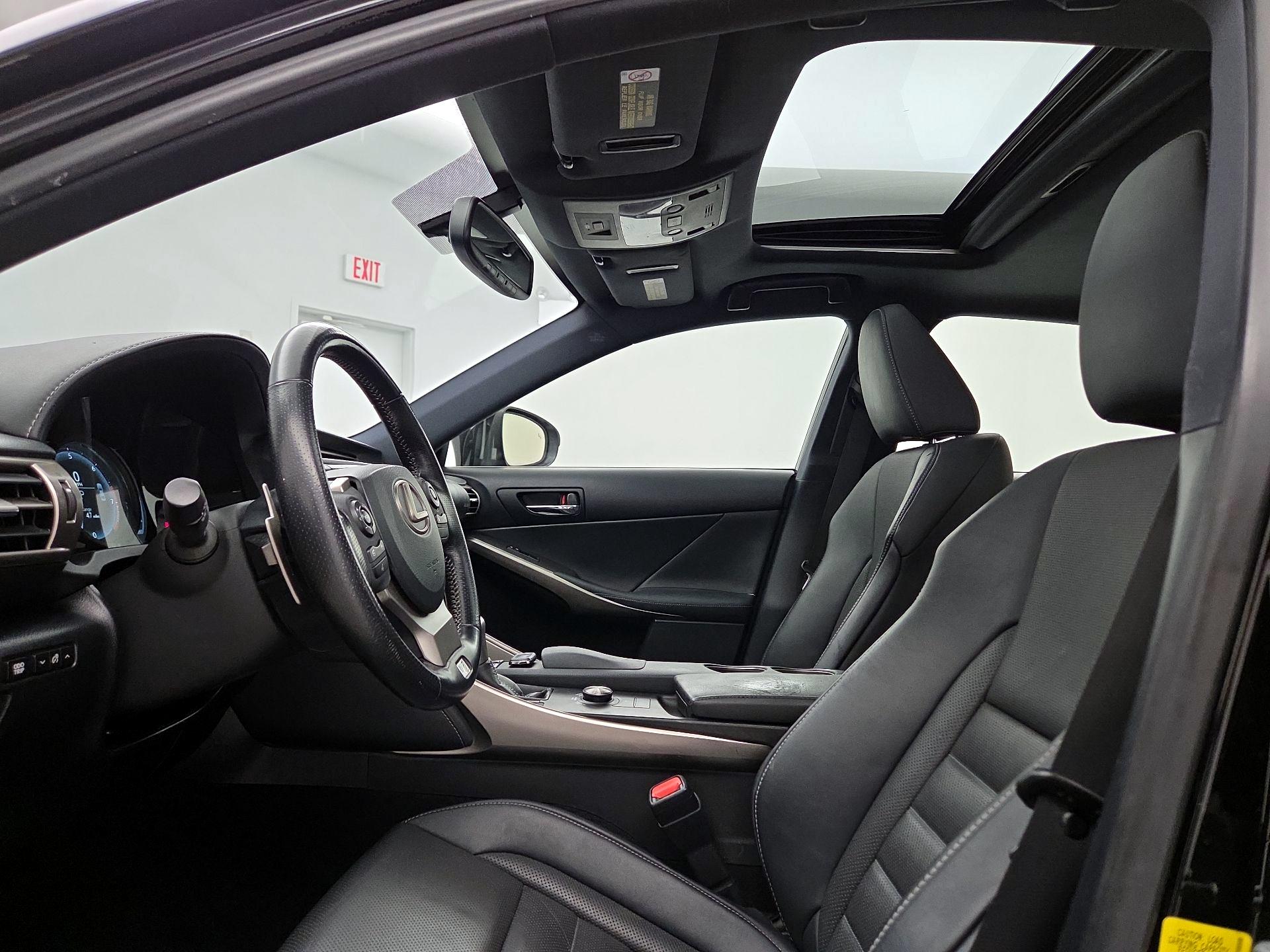 Thumbnail: 2016 Lexus IS - 20