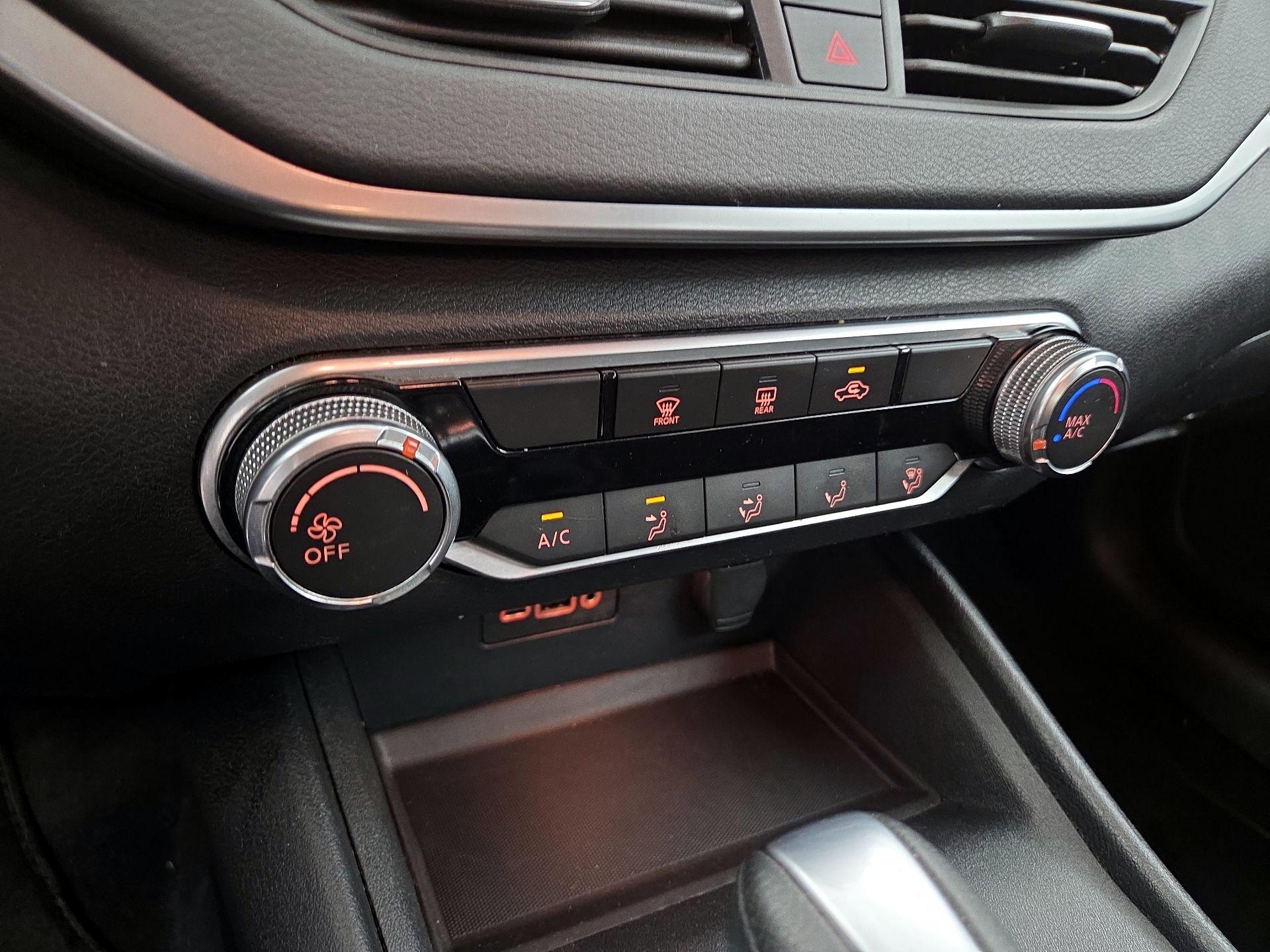 Thumbnail: 2019 Nissan Altima - 16