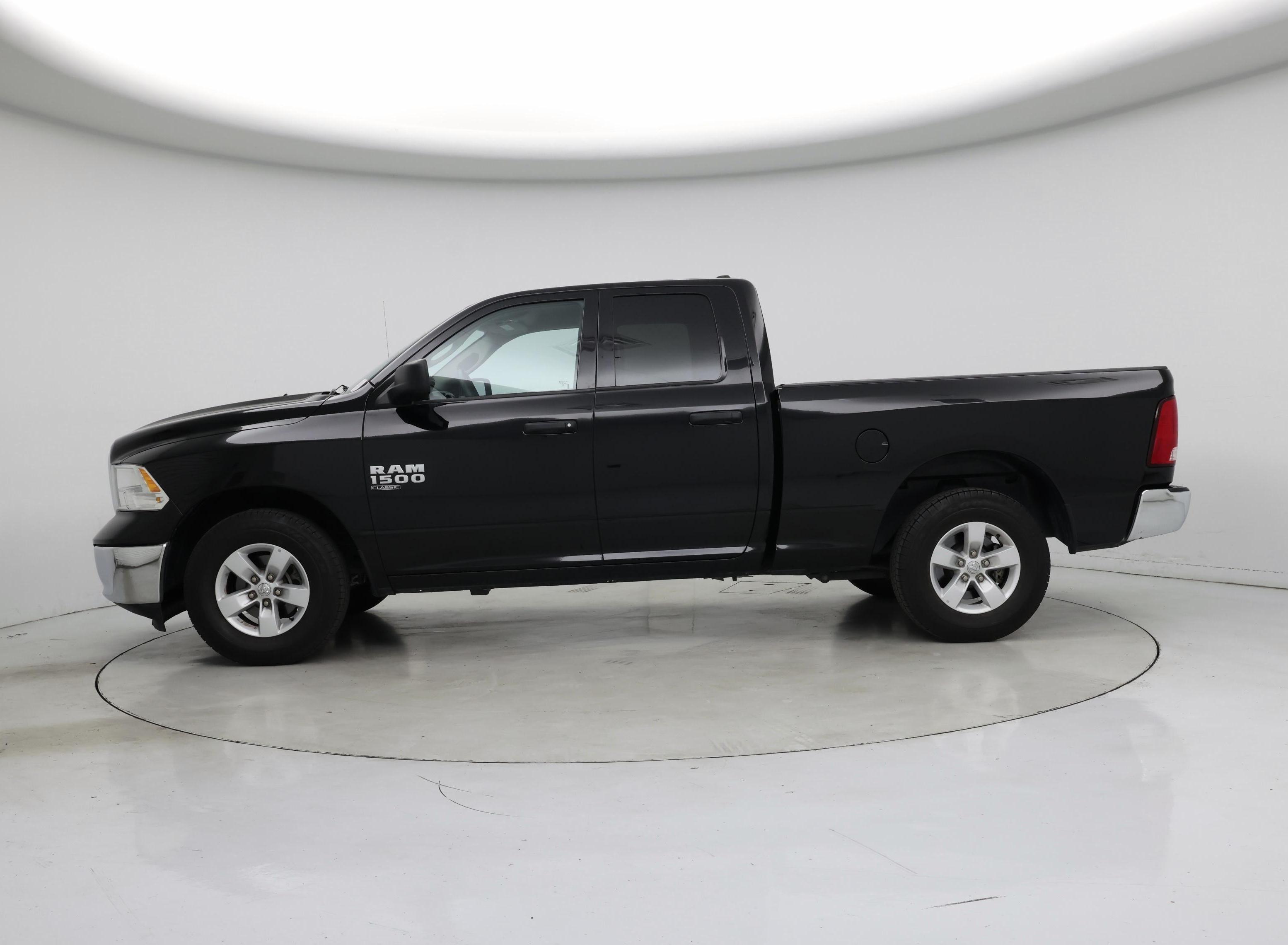 Thumbnail: 2024 RAM 1500 Classic - 3