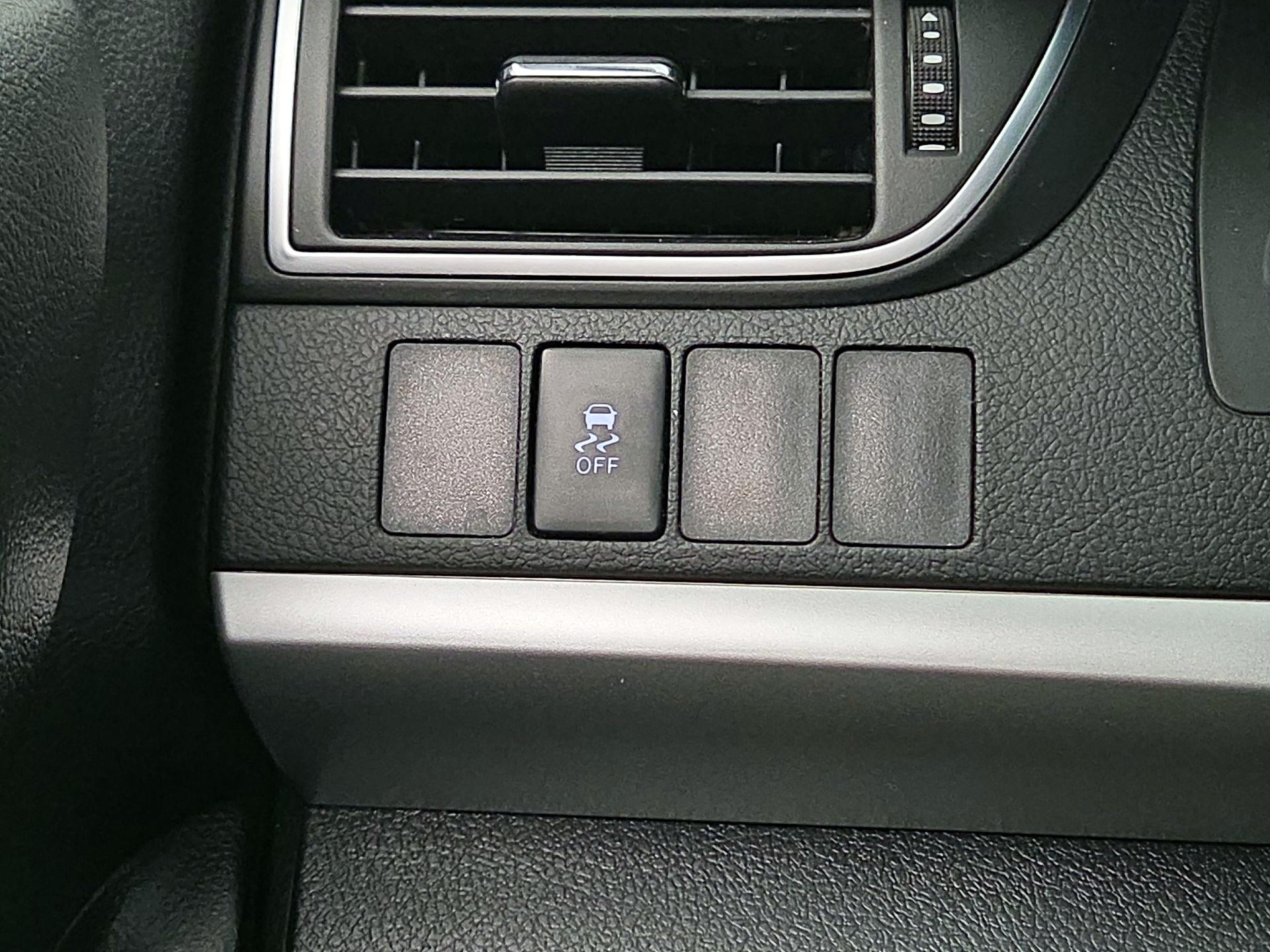 Thumbnail: 2016 Toyota Camry - 13