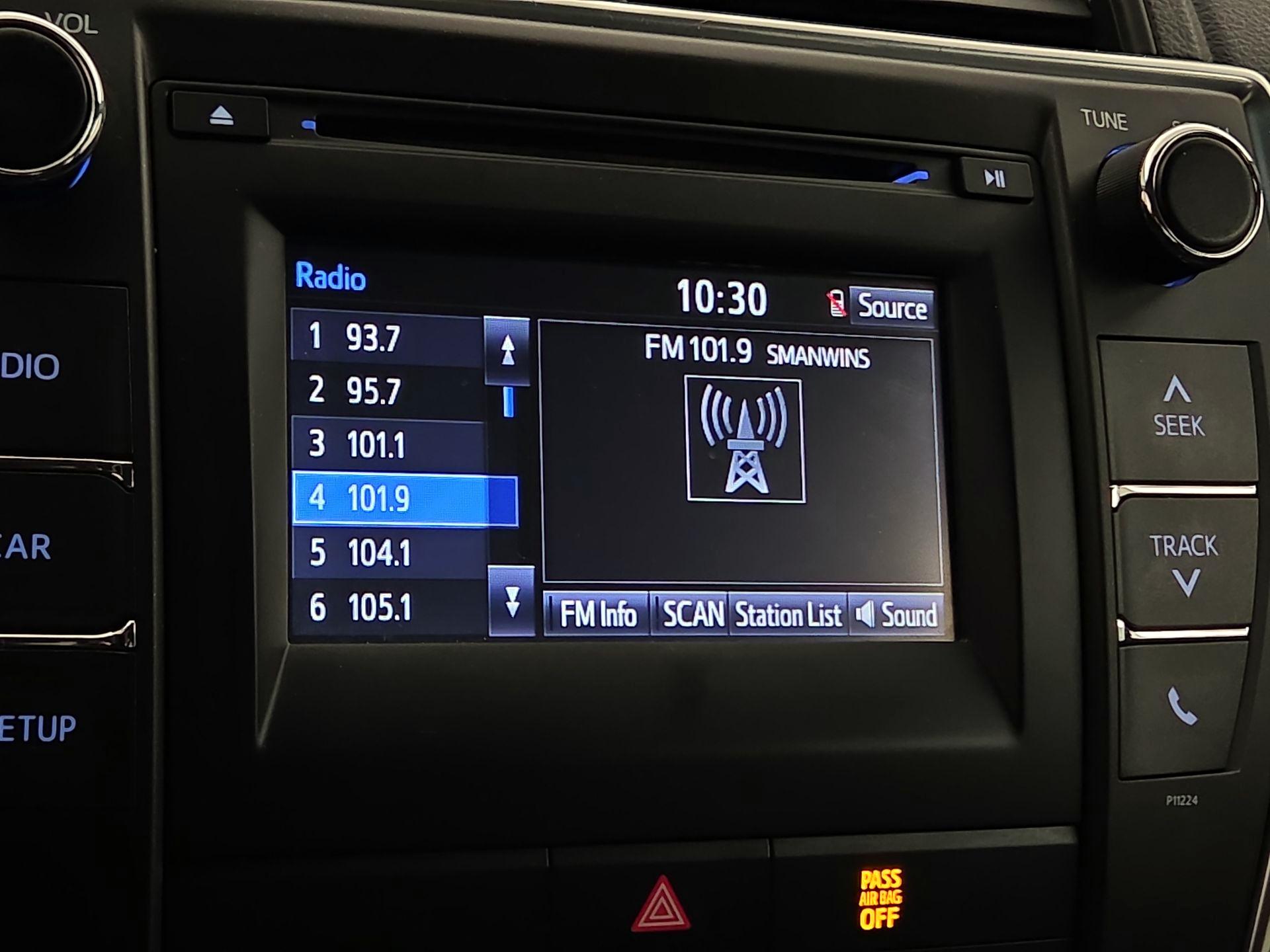 Thumbnail: 2016 Toyota Camry - 15