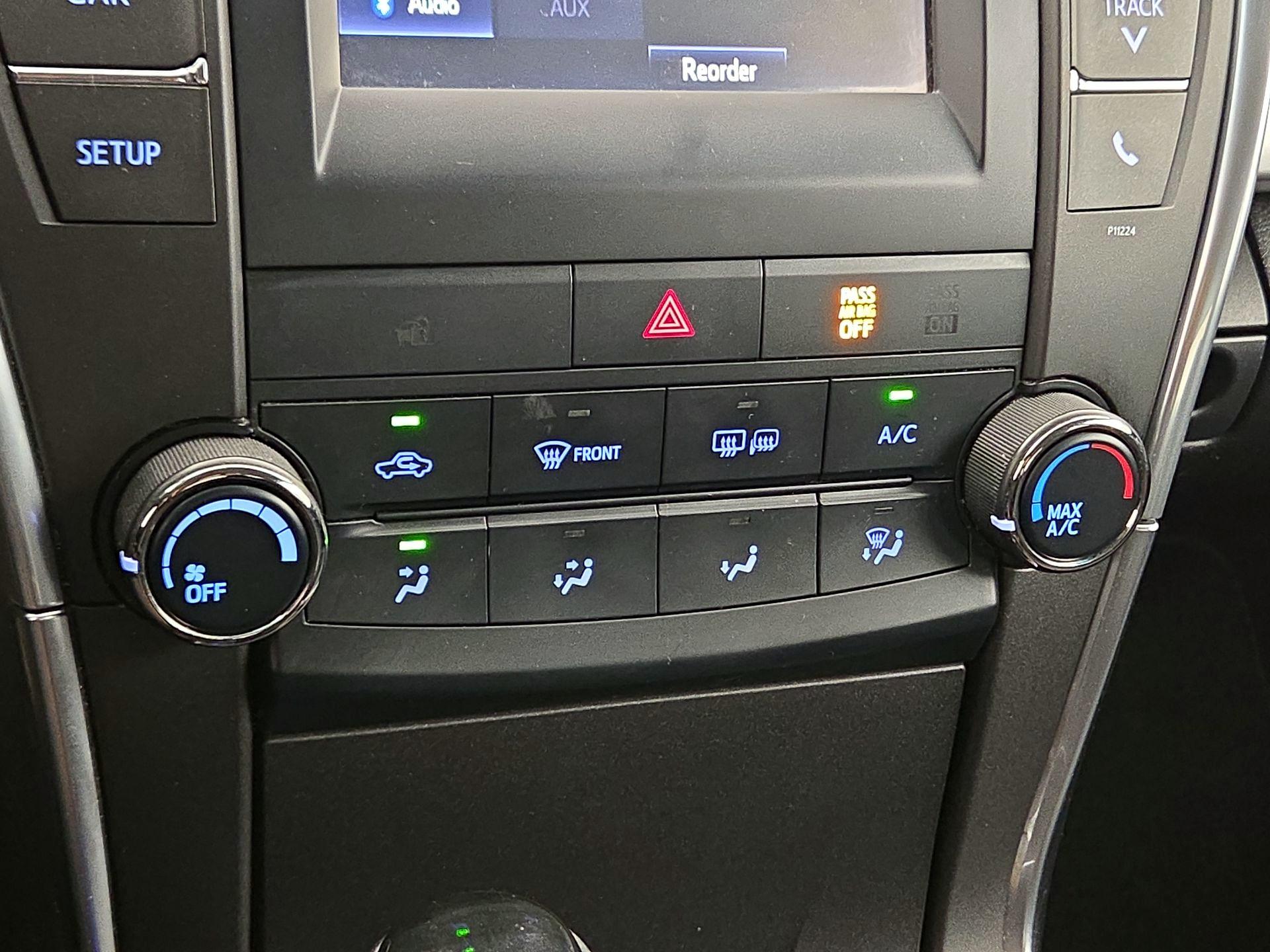 Thumbnail: 2016 Toyota Camry - 16