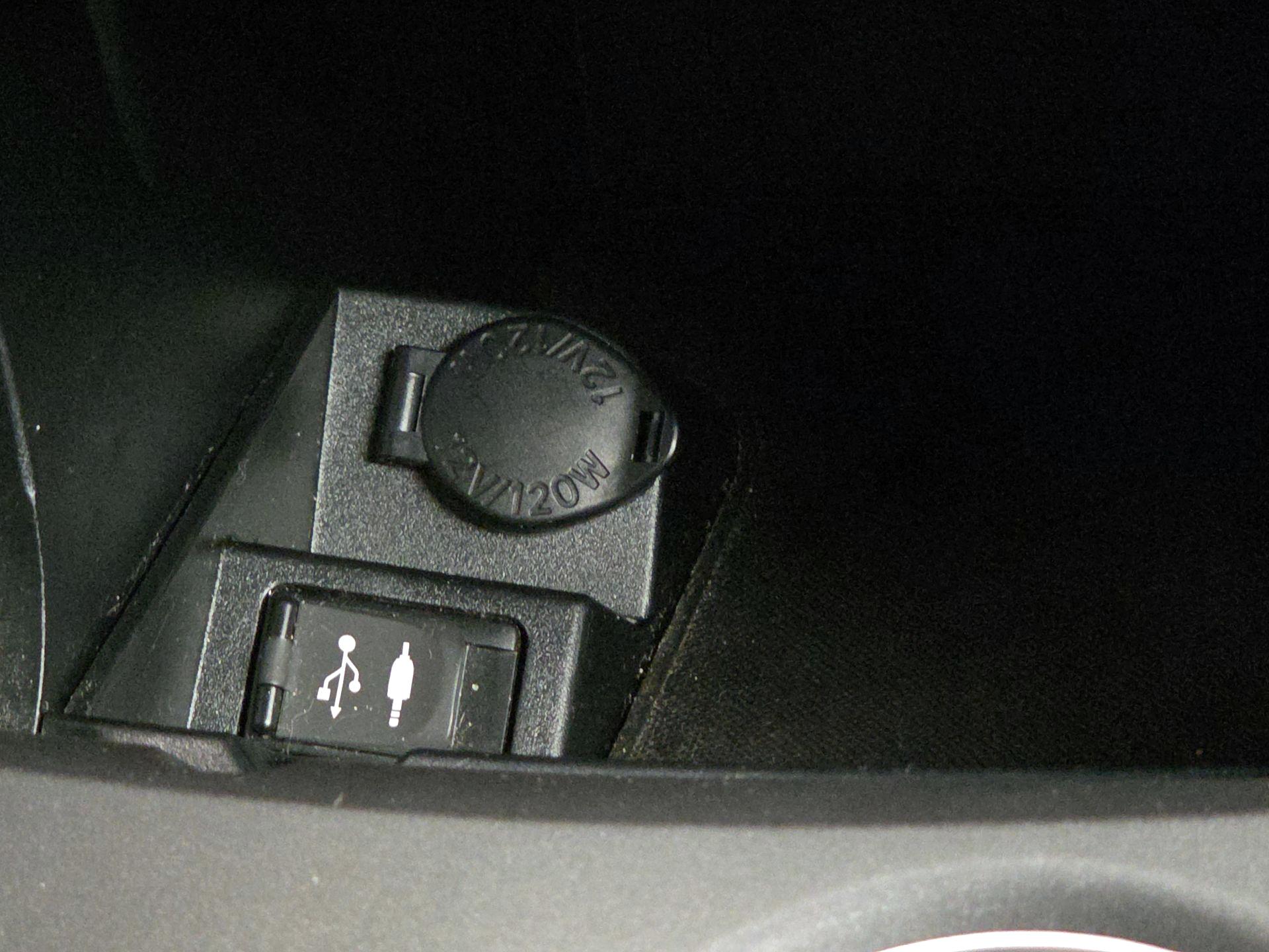 Thumbnail: 2016 Toyota Camry - 18