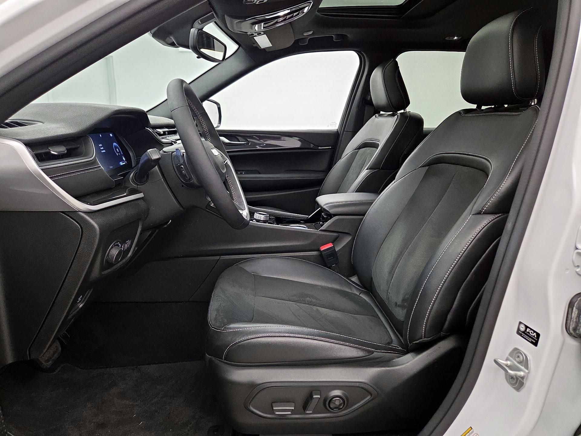 Thumbnail: 2023 Jeep Grand Cherokee - 11