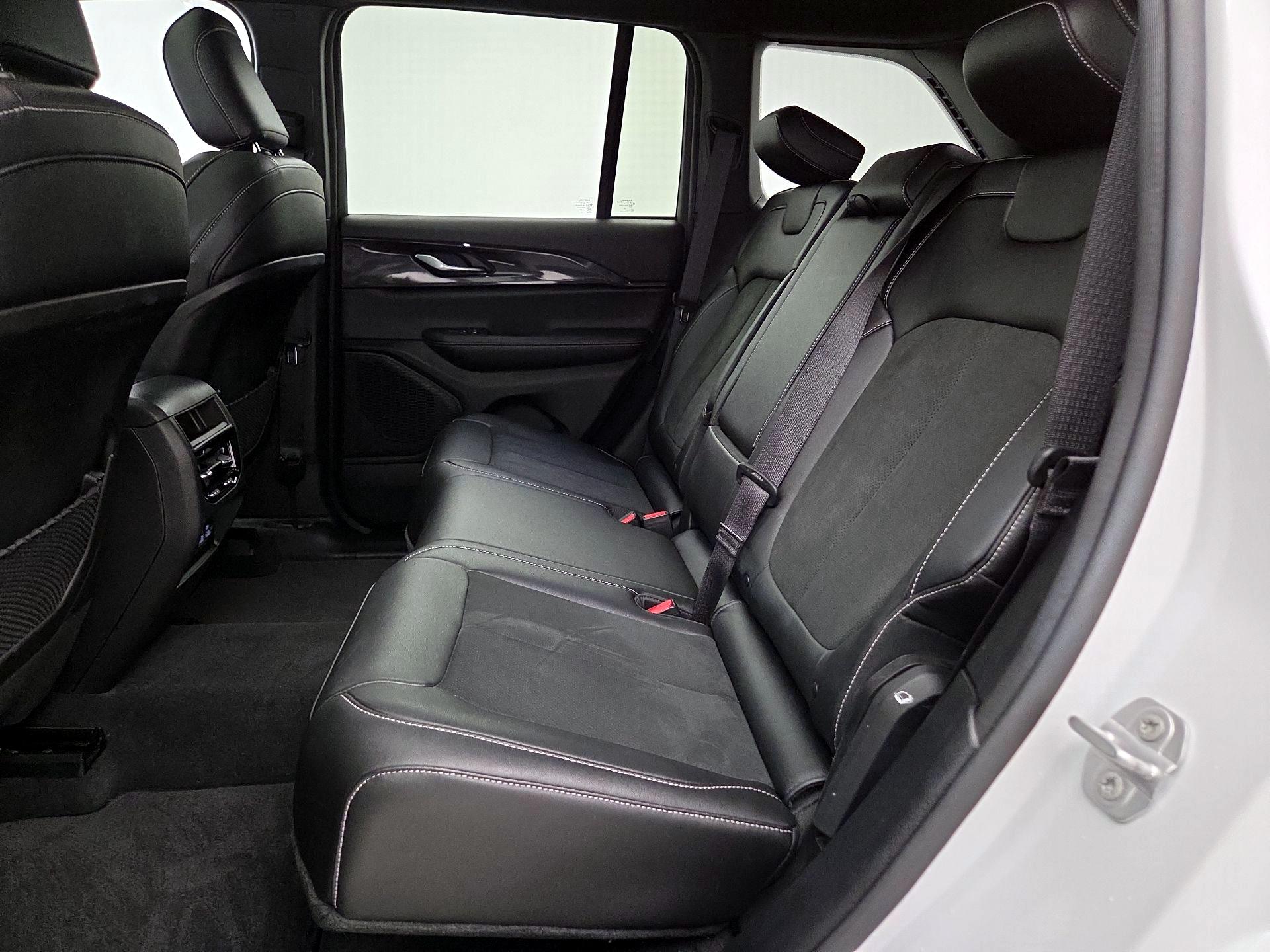 Thumbnail: 2023 Jeep Grand Cherokee - 20