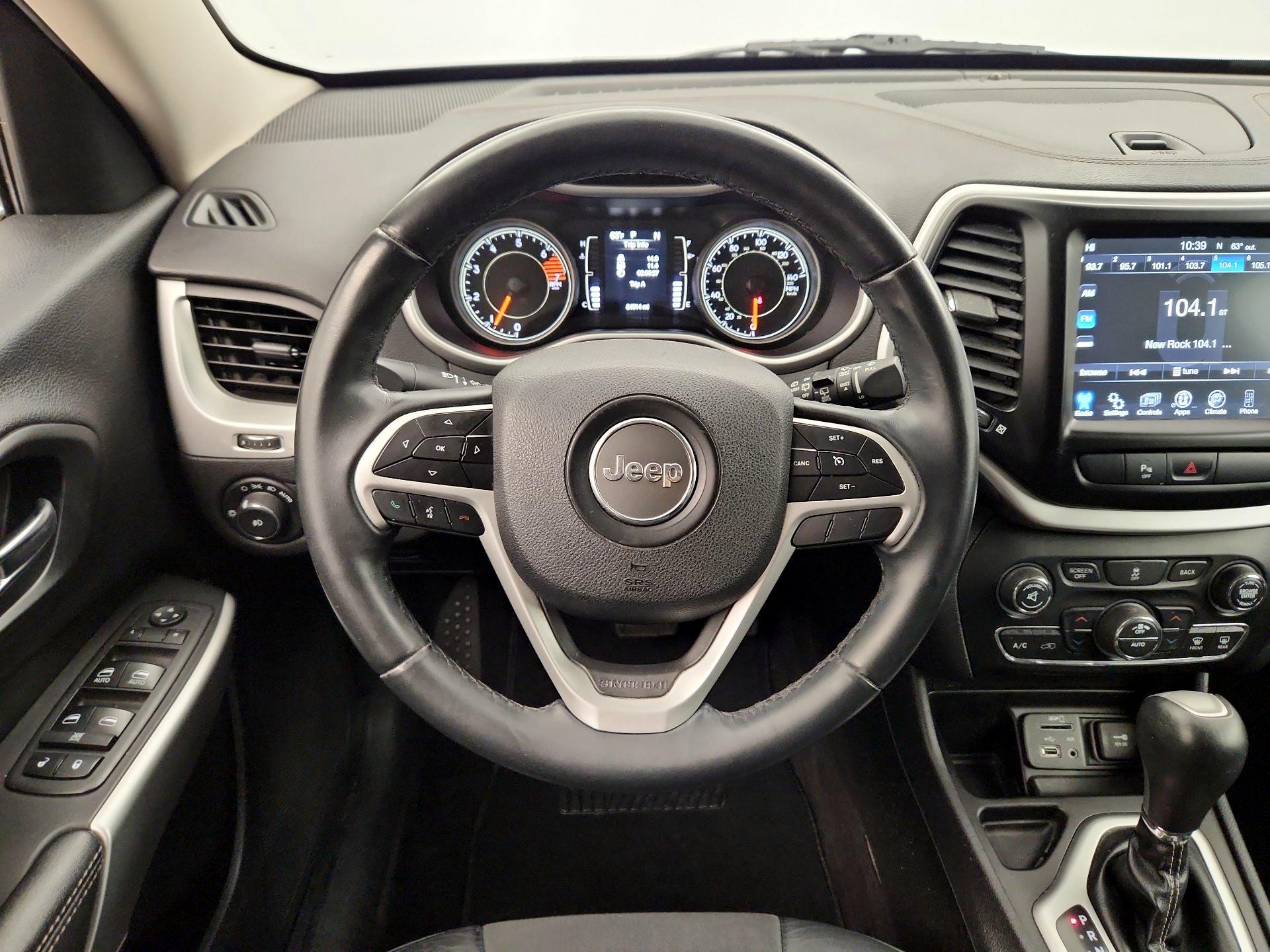 Thumbnail: 2018 Jeep Cherokee - 10