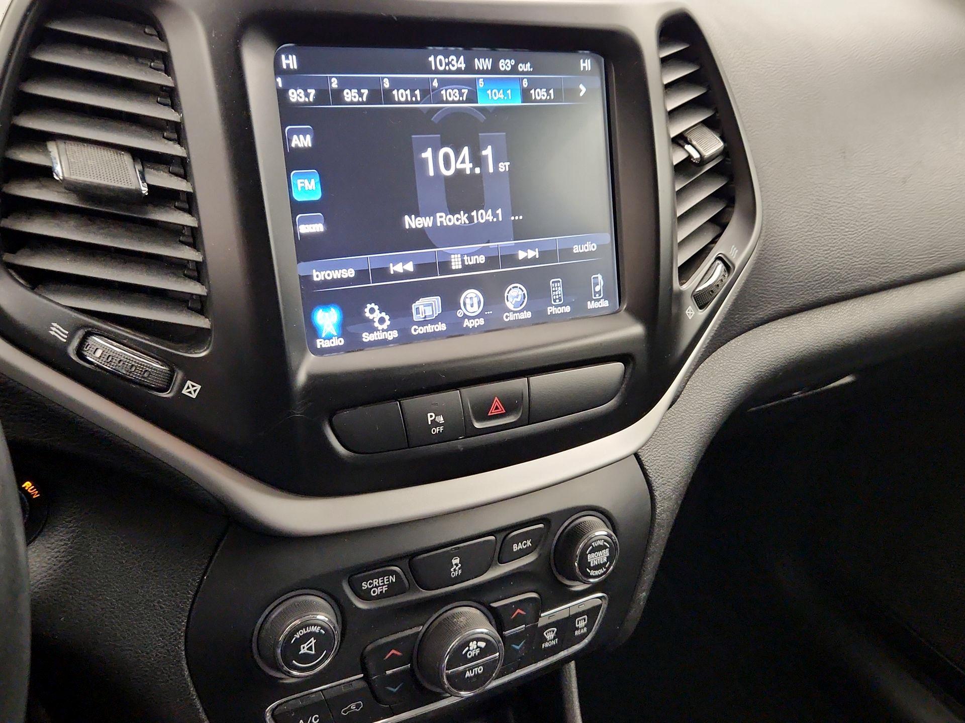 Thumbnail: 2018 Jeep Cherokee - 15