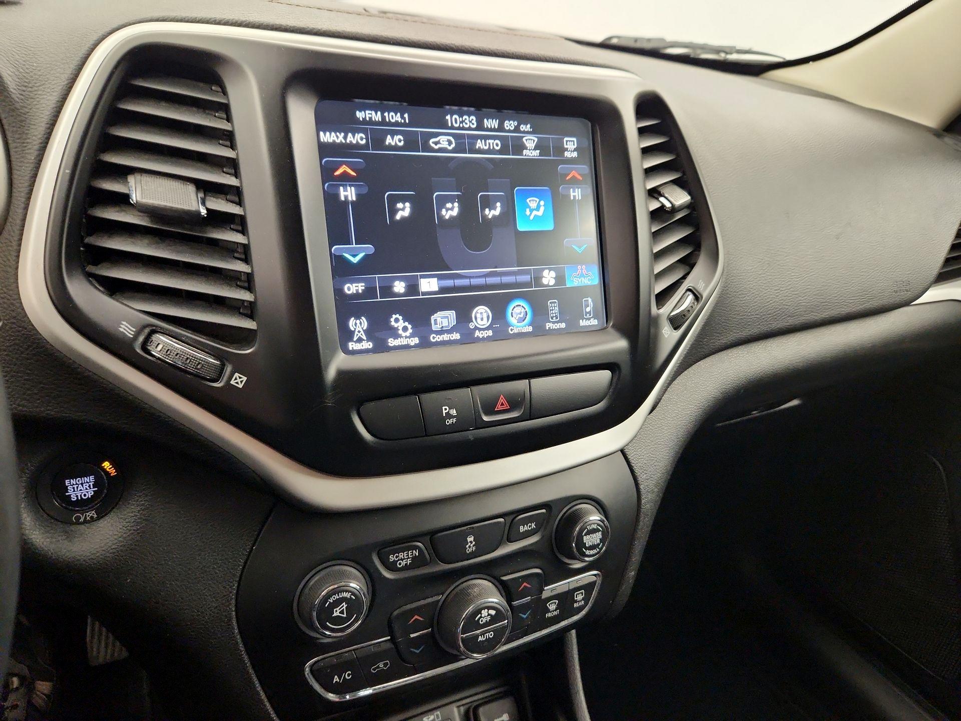 Thumbnail: 2018 Jeep Cherokee - 16