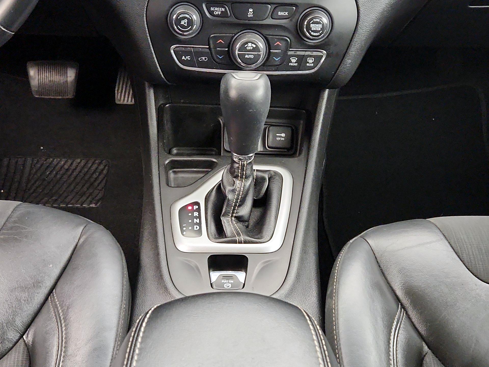 Thumbnail: 2018 Jeep Cherokee - 17