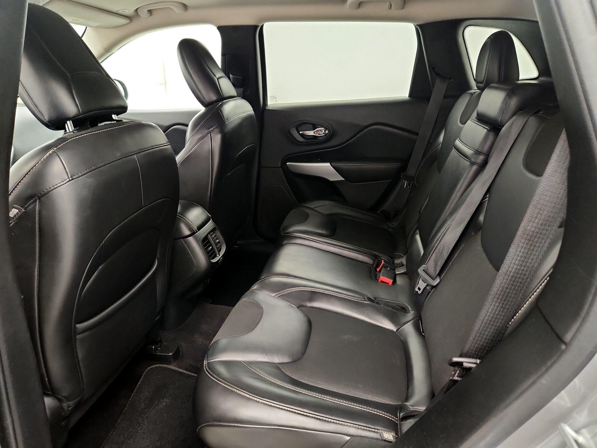 Thumbnail: 2018 Jeep Cherokee - 19