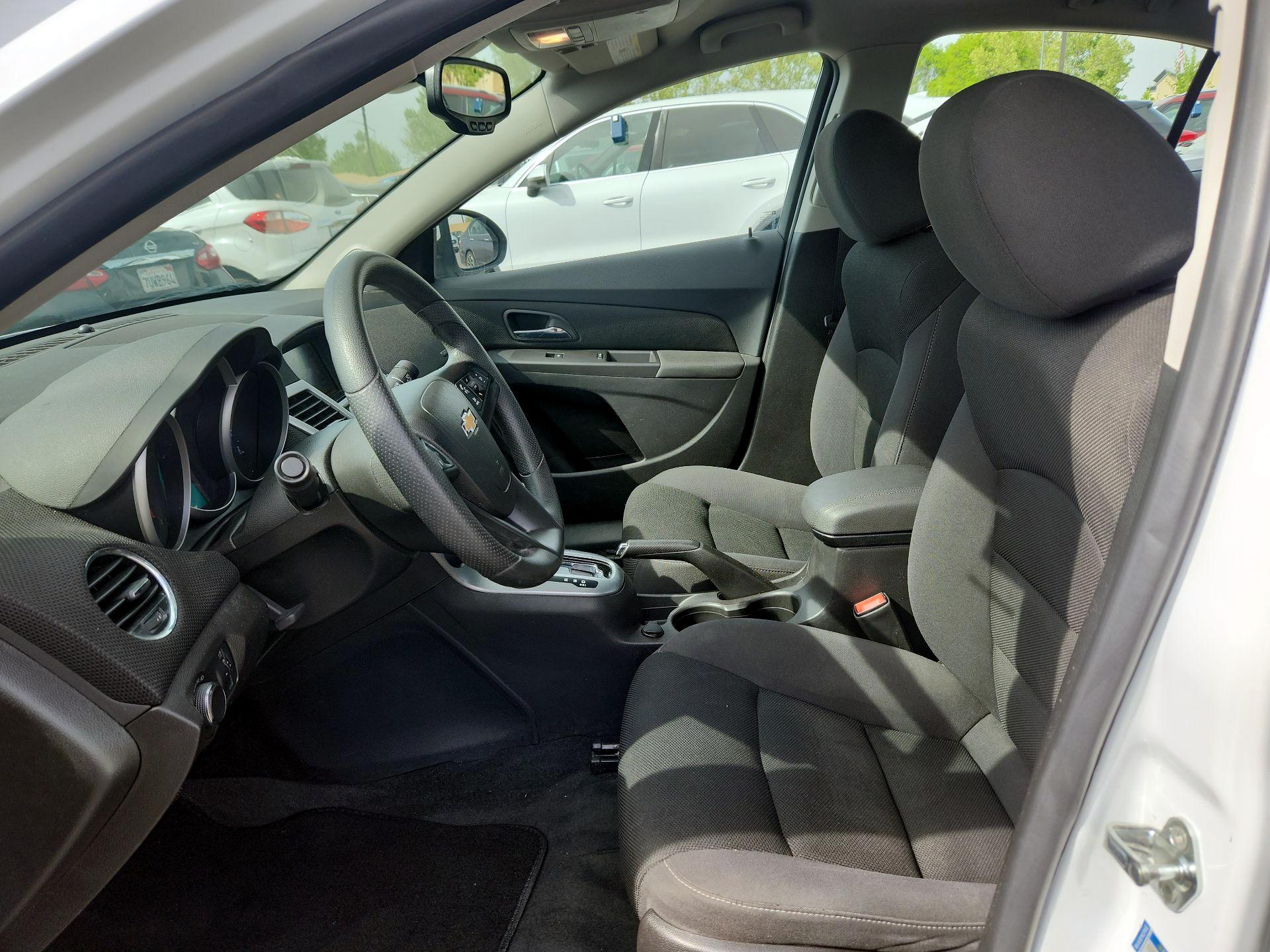 Thumbnail: 2016 Chevrolet Cruze - 9