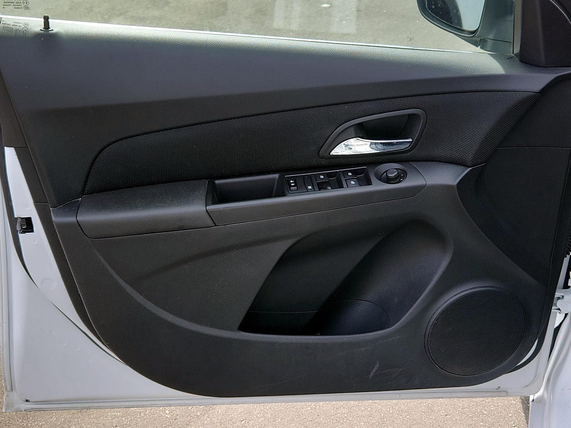 Thumbnail: 2016 Chevrolet Cruze - 10
