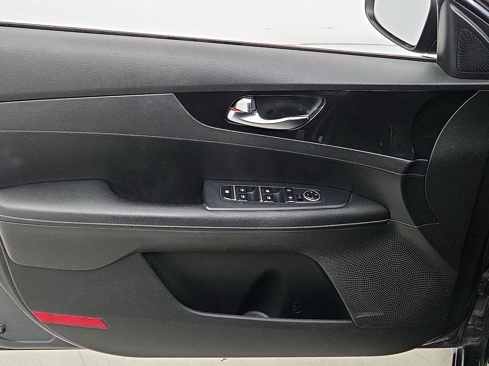 Thumbnail: 2021 Kia Forte - 12