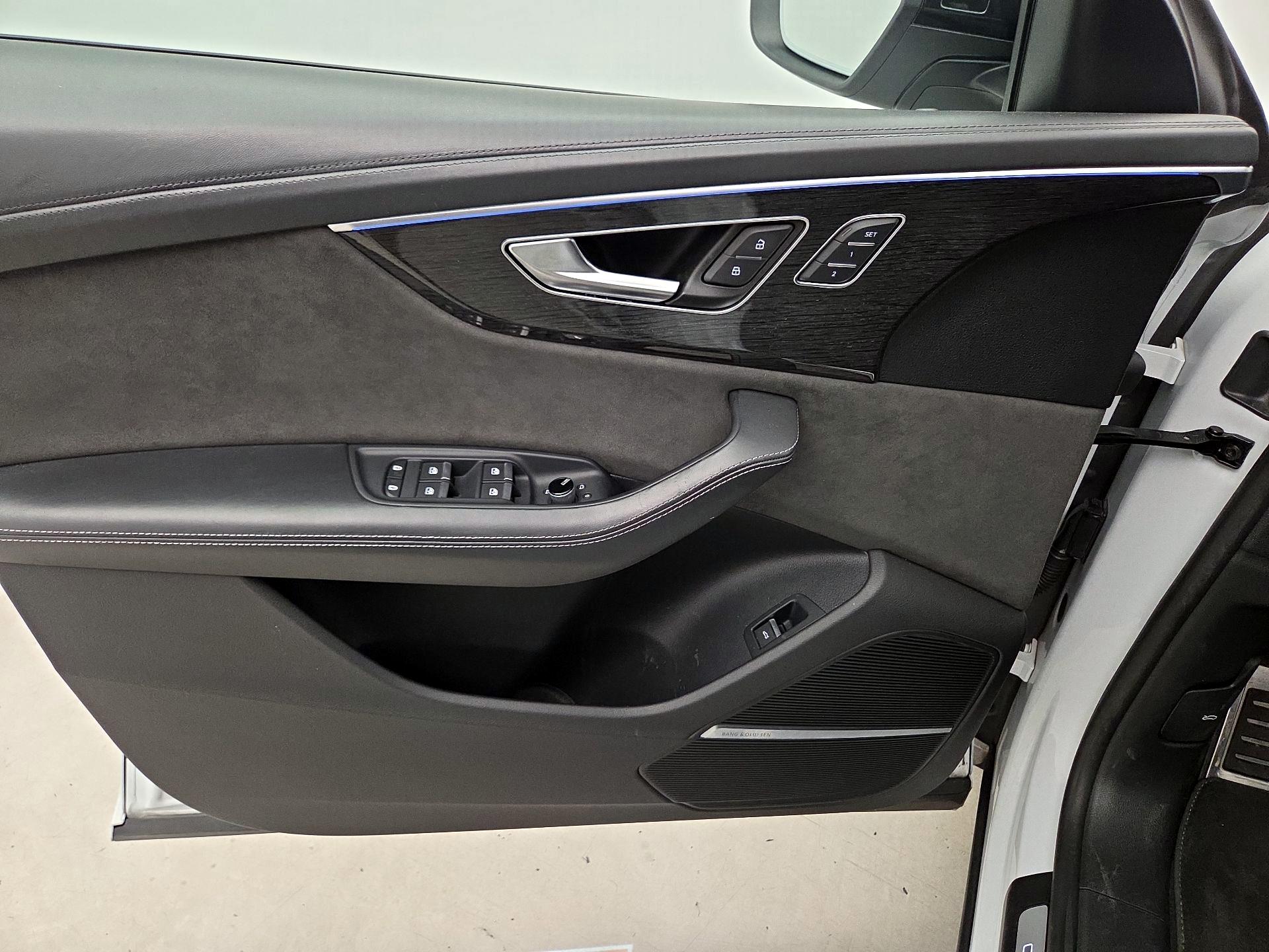 Thumbnail: 2021 Audi SQ8 - 12