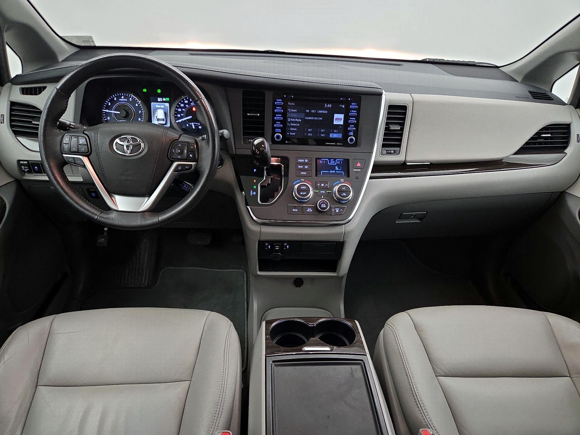 Thumbnail: 2018 Toyota Sienna - 9