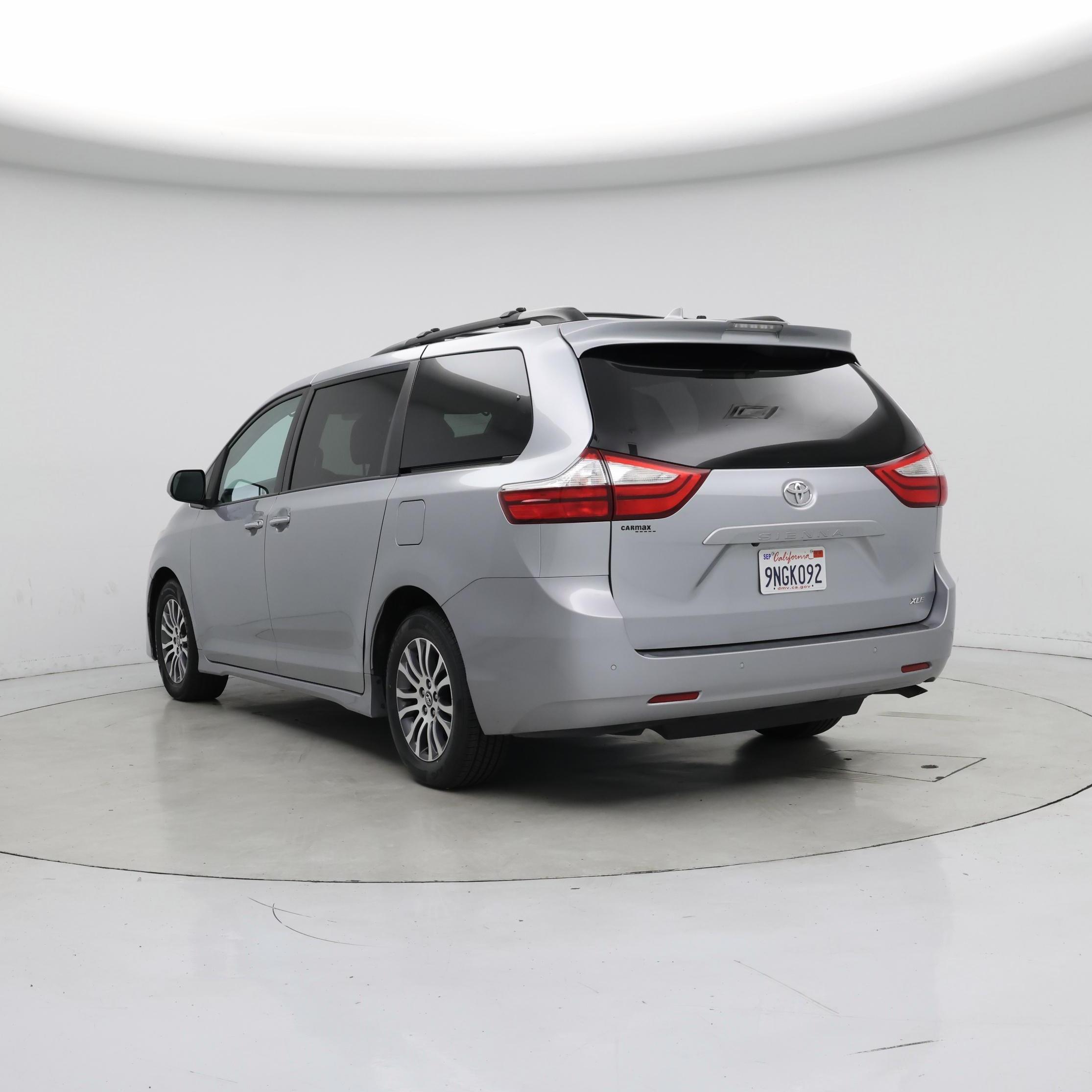 Thumbnail: 2018 Toyota Sienna - 2