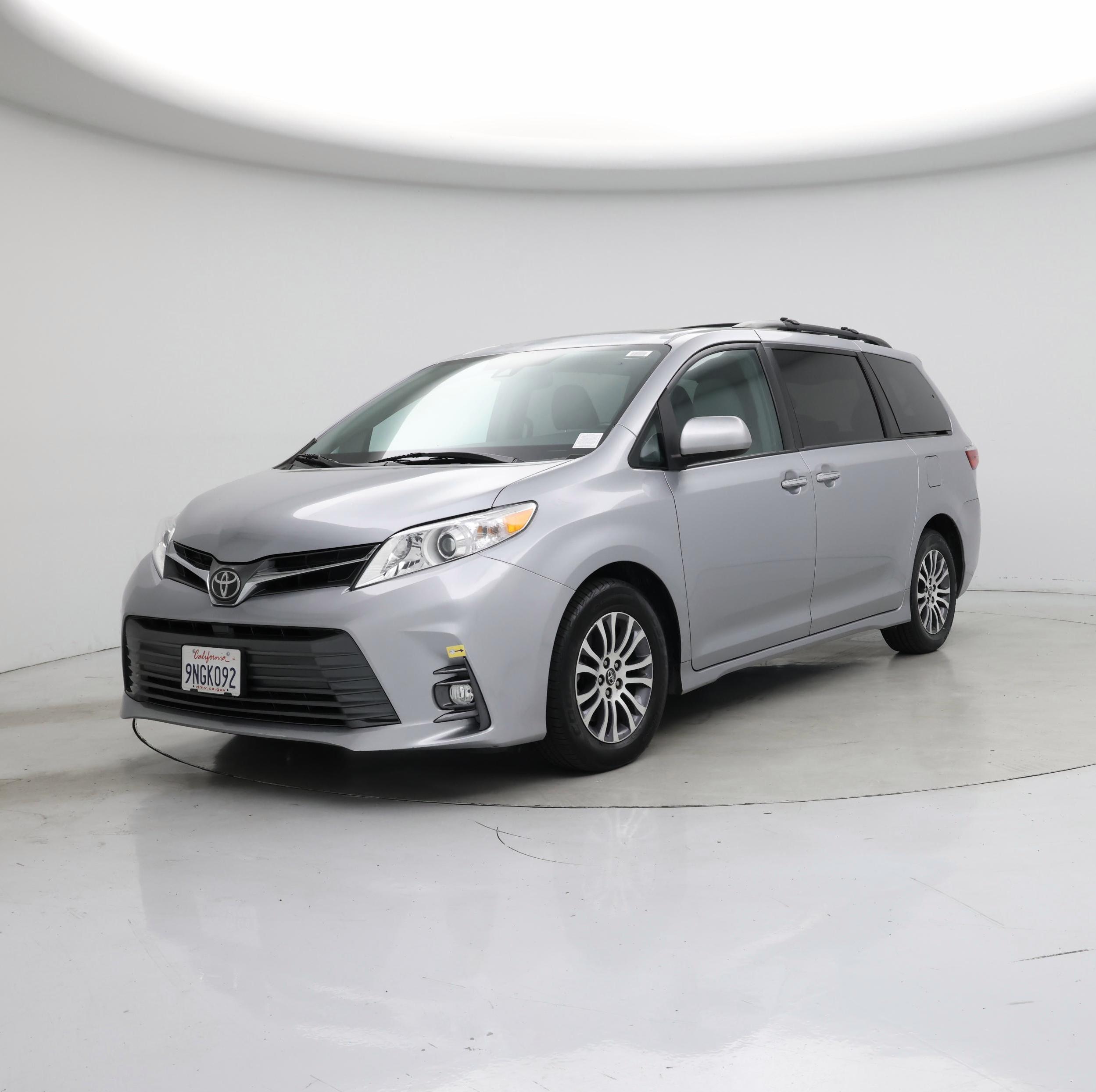 Thumbnail: 2018 Toyota Sienna - 4