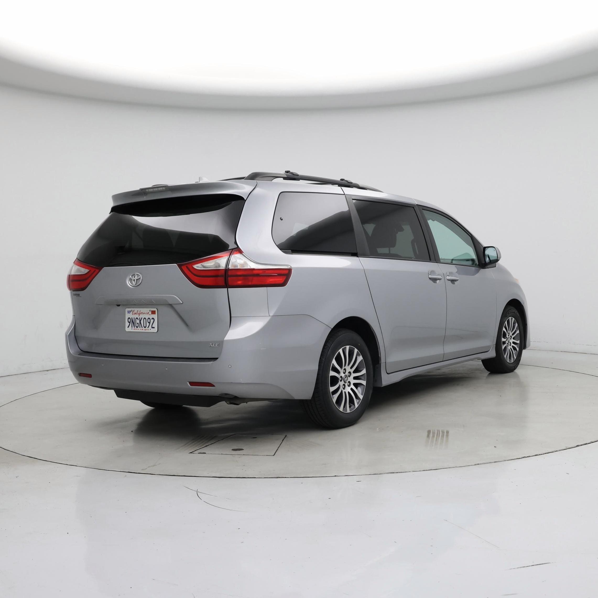Thumbnail: 2018 Toyota Sienna - 8