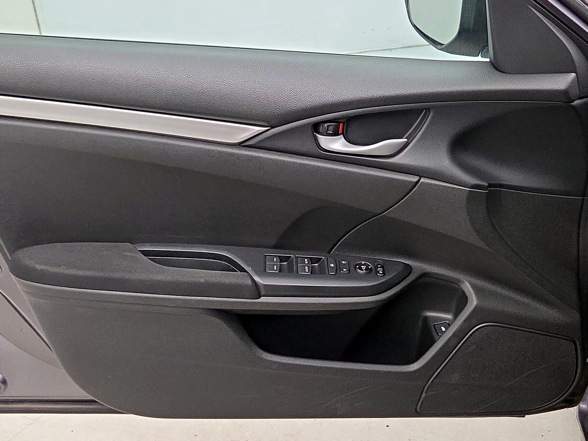 Thumbnail: 2017 Honda Civic - 12