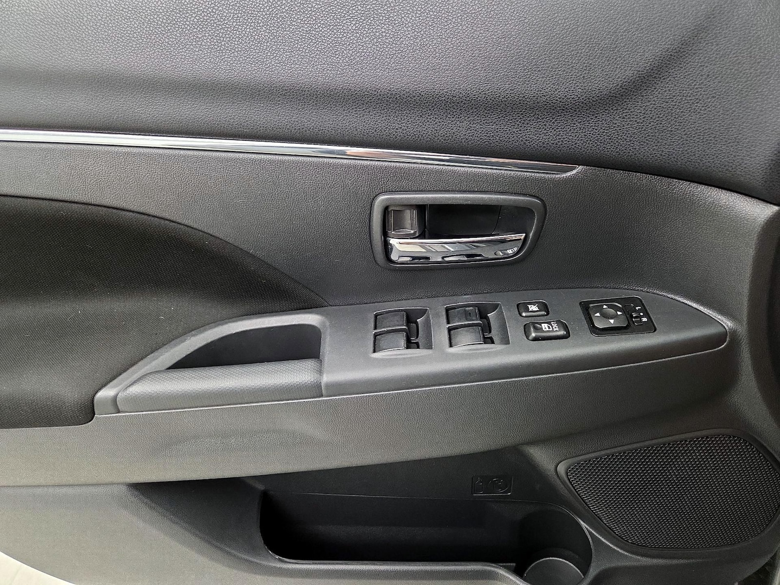 2025 Mitsubishi Outlander Sport S - Photo 13