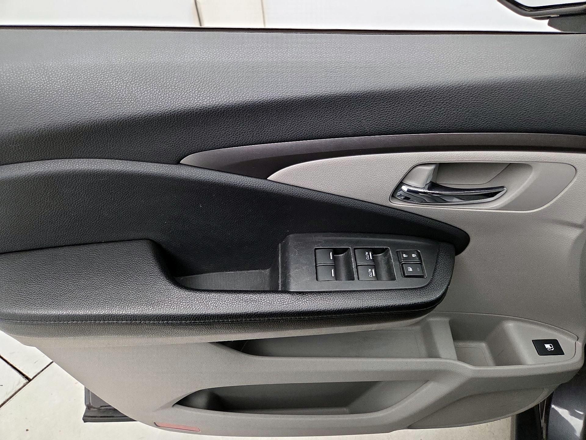 Thumbnail: 2018 Honda Pilot - 12