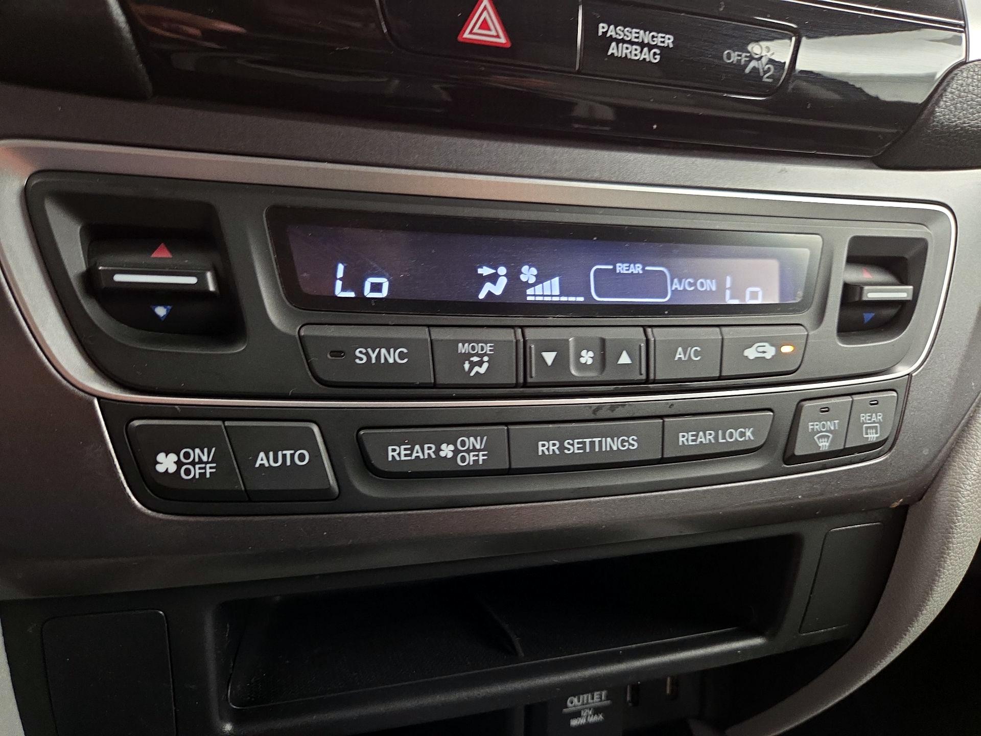 Thumbnail: 2018 Honda Pilot - 16