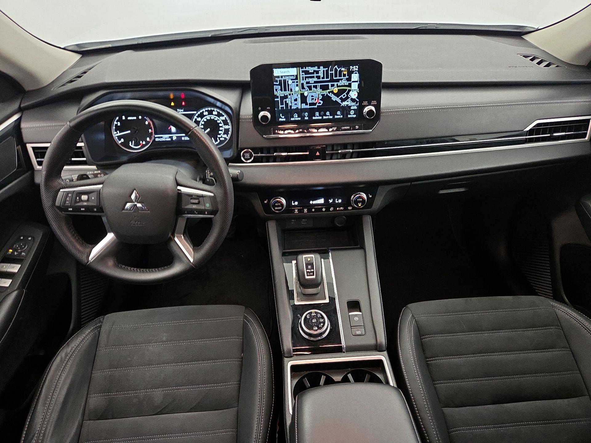 Thumbnail: 2023 Mitsubishi Outlander - 9