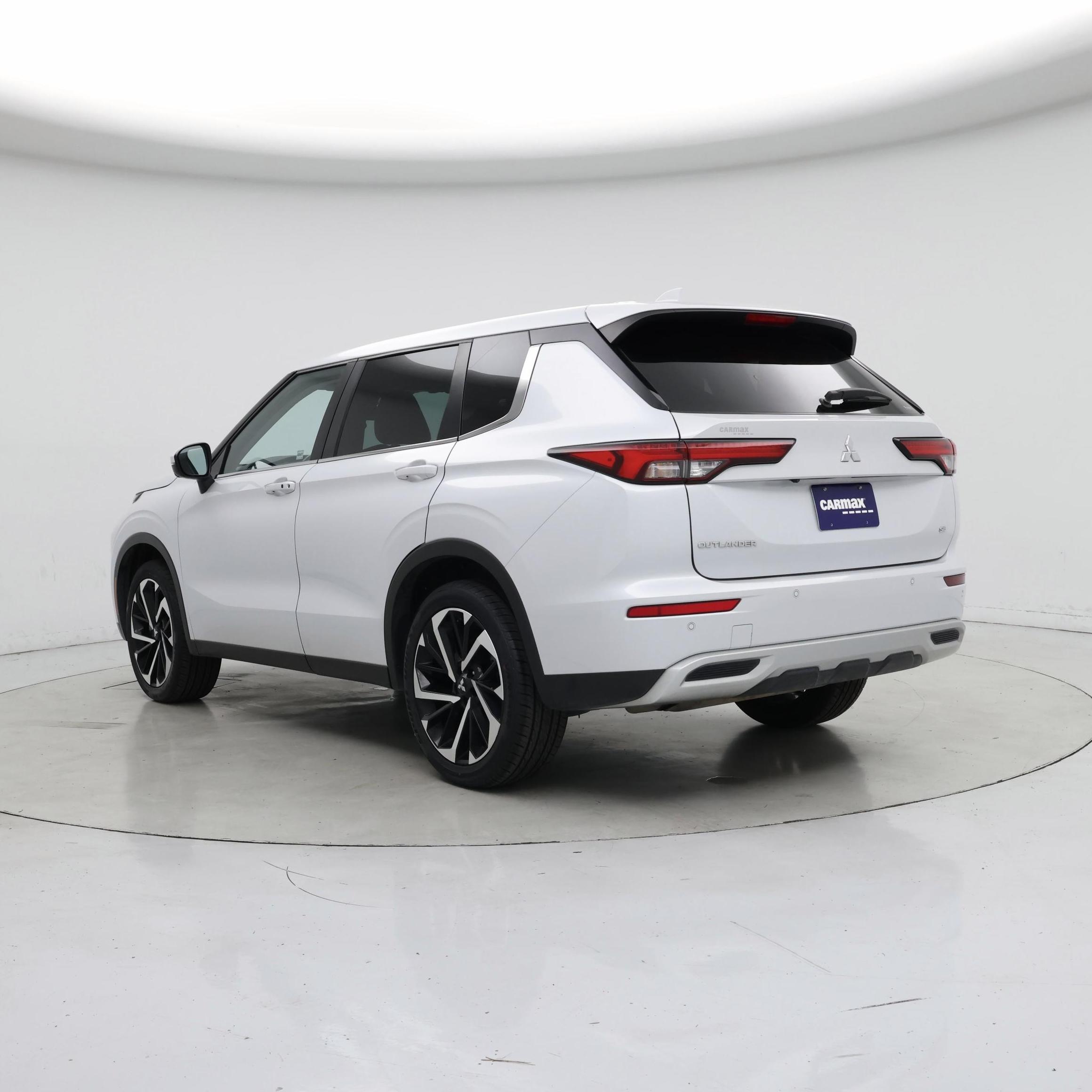Thumbnail: 2023 Mitsubishi Outlander - 2