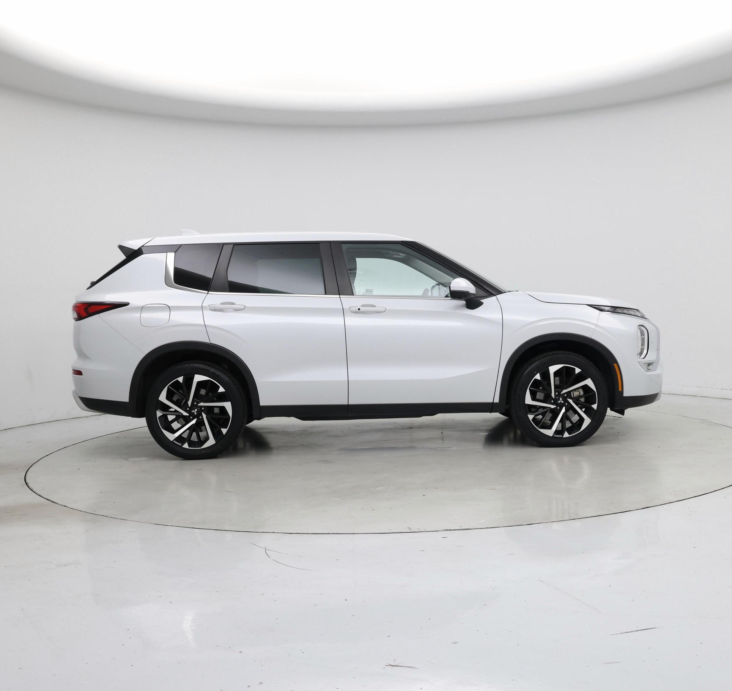 Thumbnail: 2023 Mitsubishi Outlander - 7