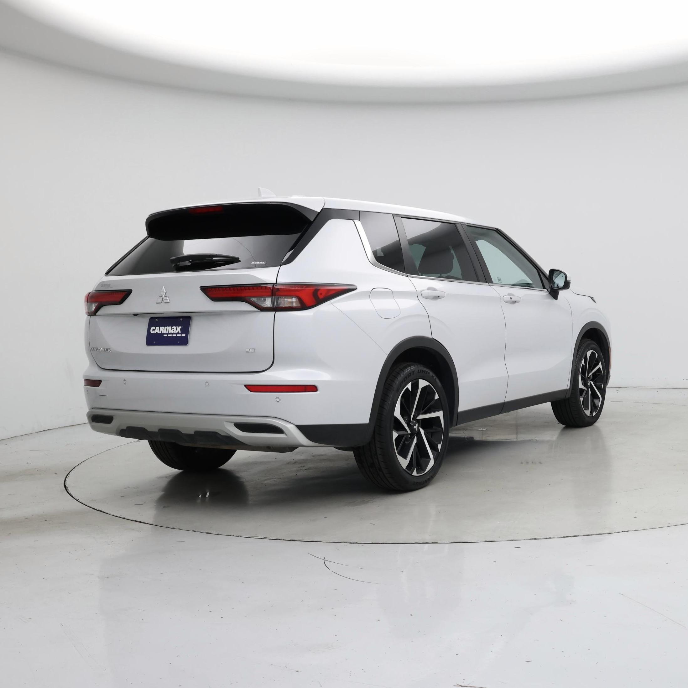 Thumbnail: 2023 Mitsubishi Outlander - 8