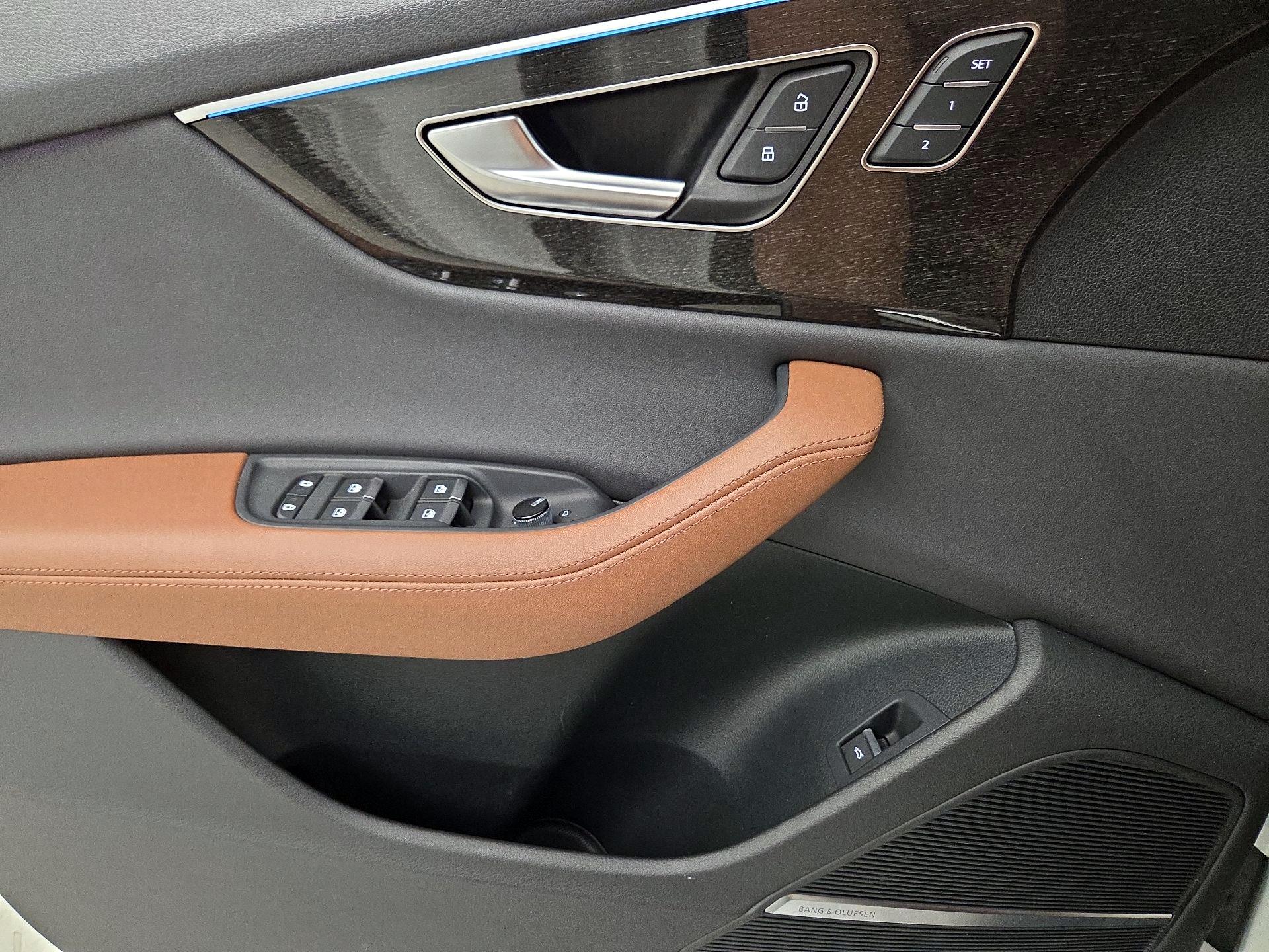 Thumbnail: 2023 Audi Q8 - 12