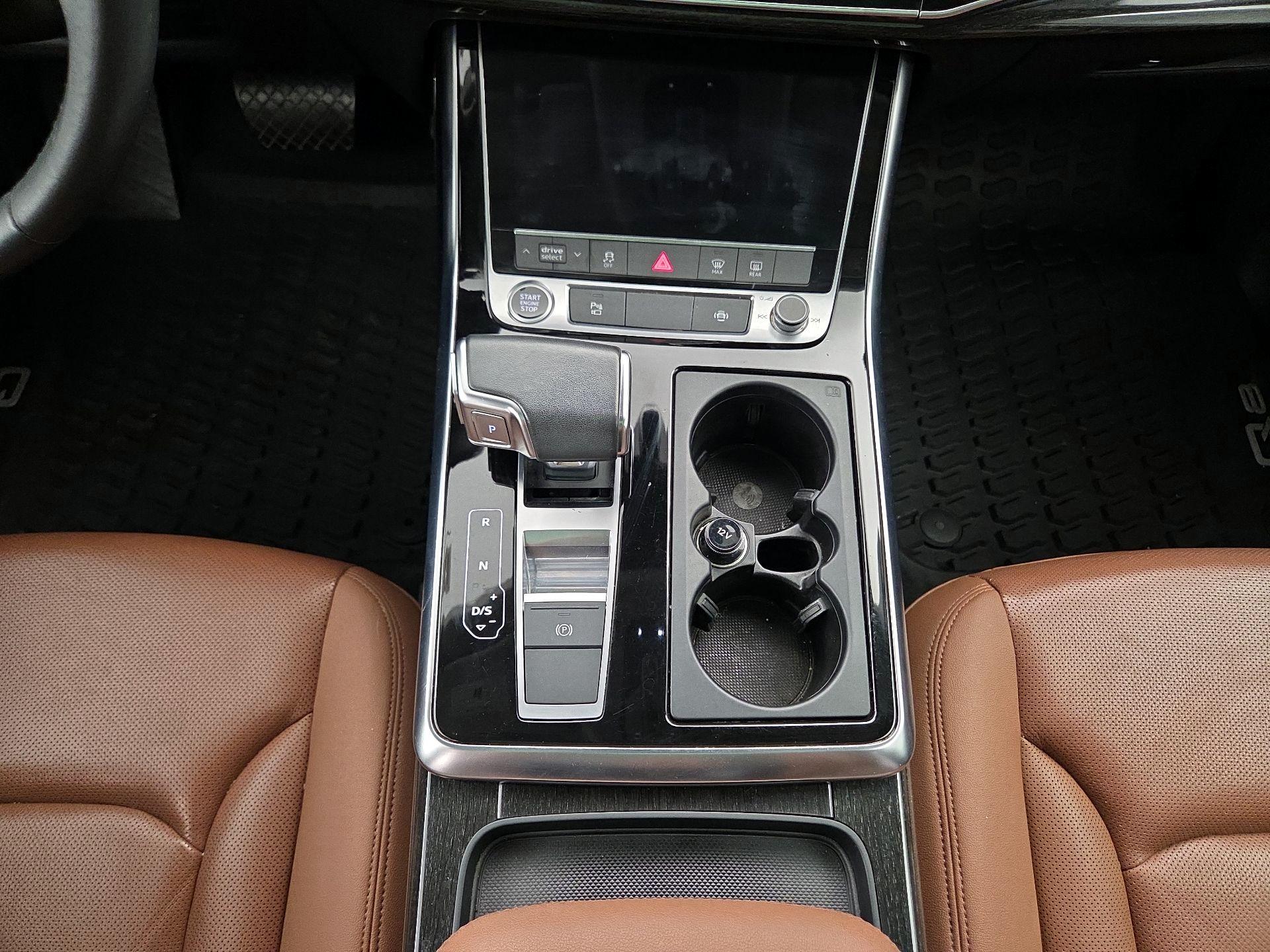 Thumbnail: 2023 Audi Q8 - 18