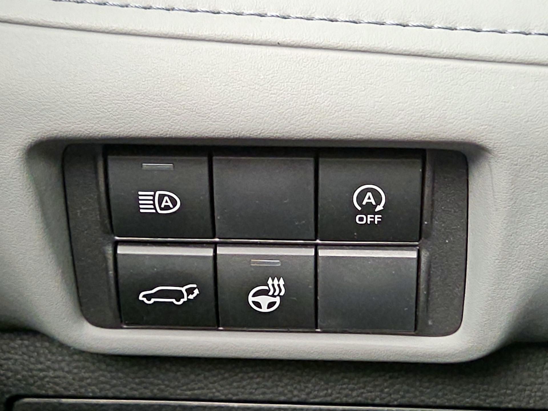 Thumbnail: 2023 Toyota Highlander - 13