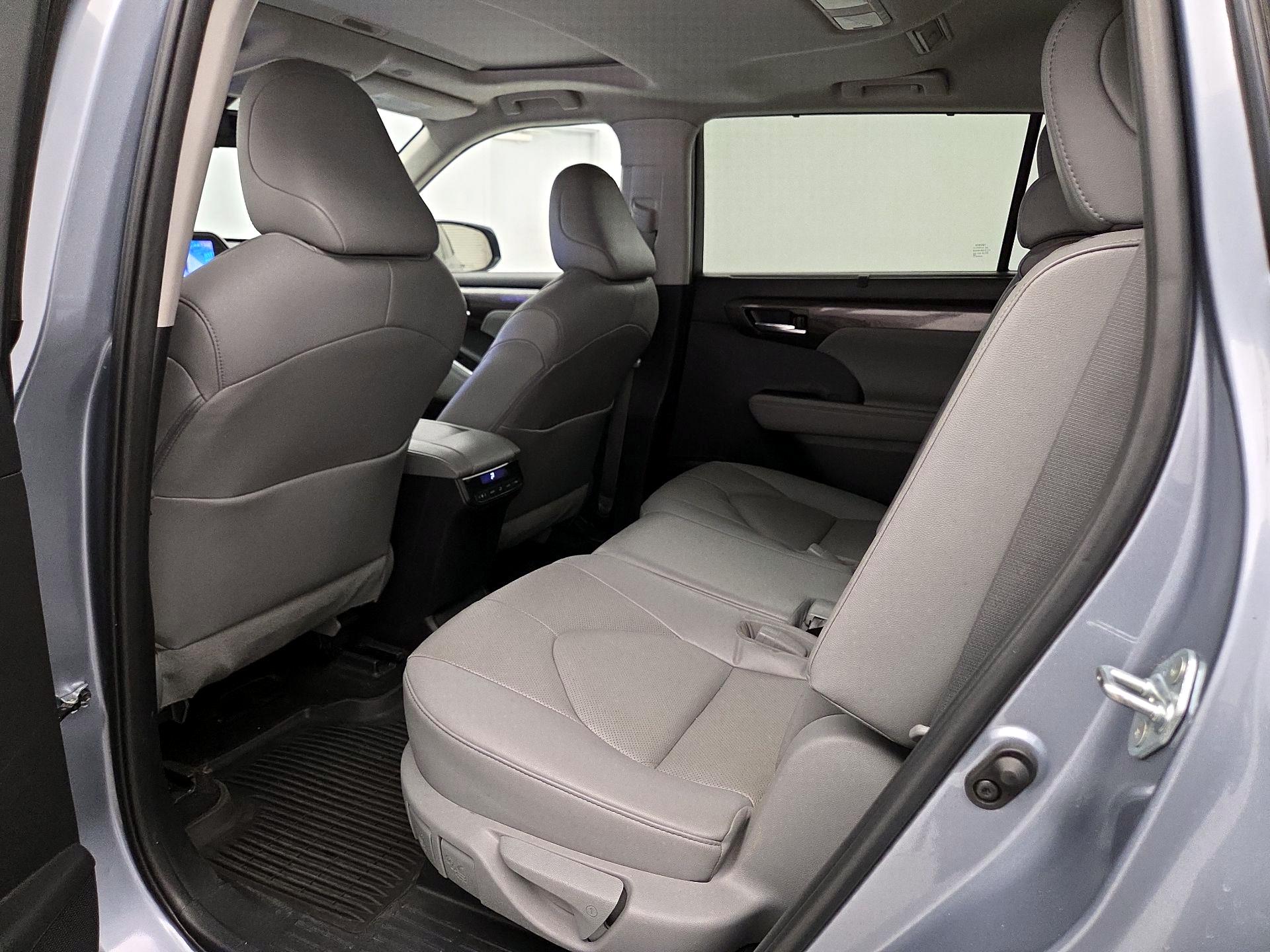 Thumbnail: 2023 Toyota Highlander - 20